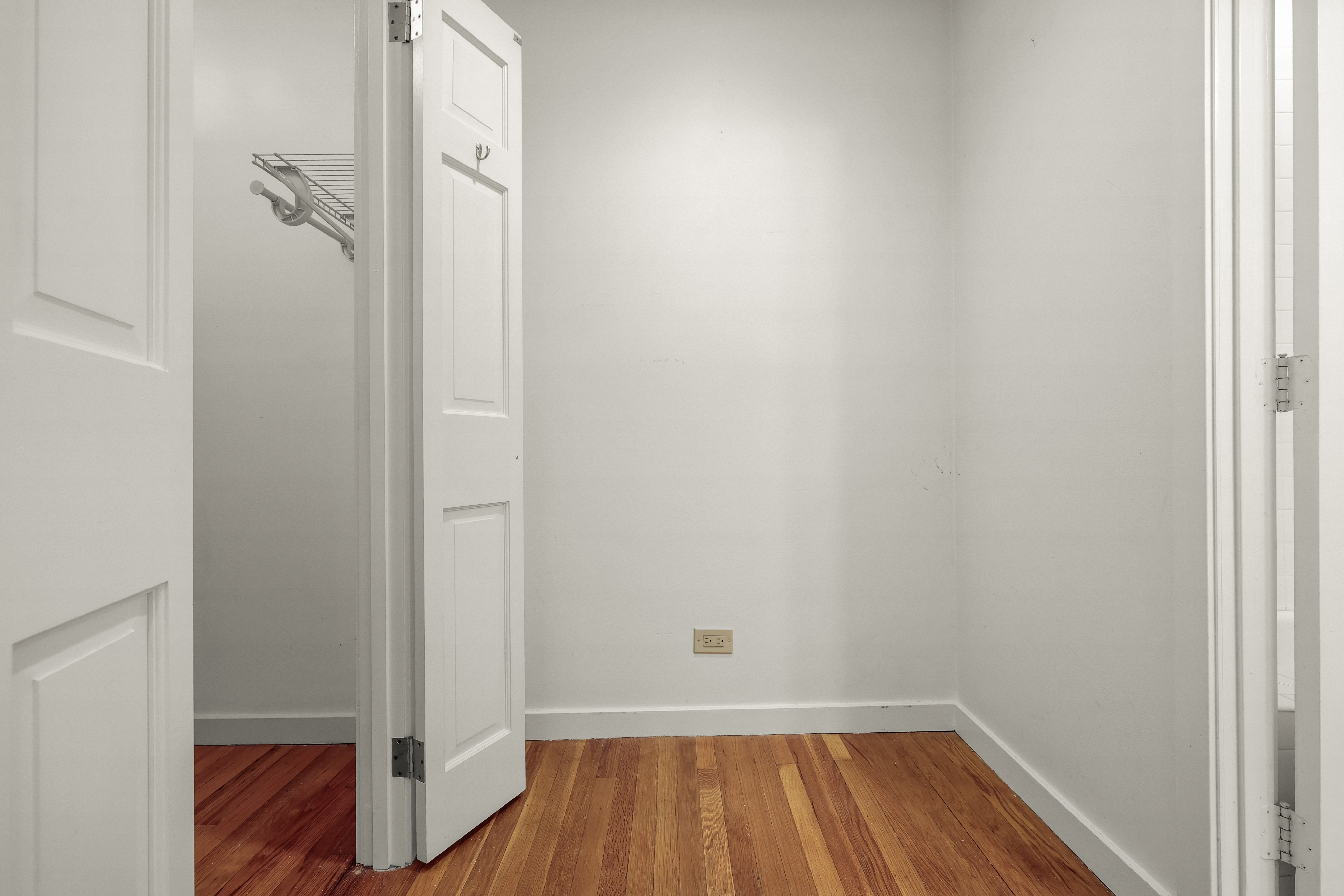 40 W Elm Street 1F