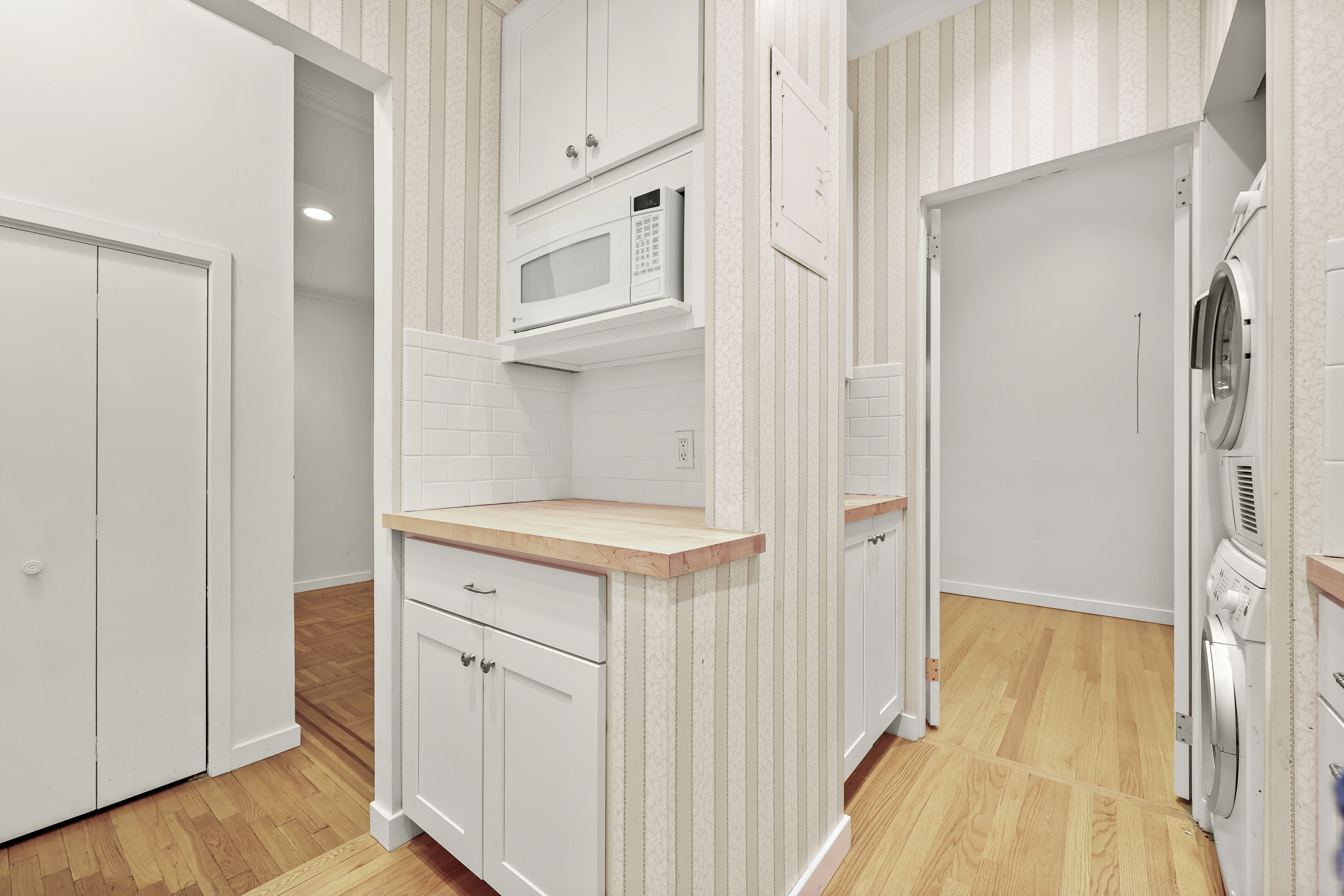 40 W Elm Street 1F