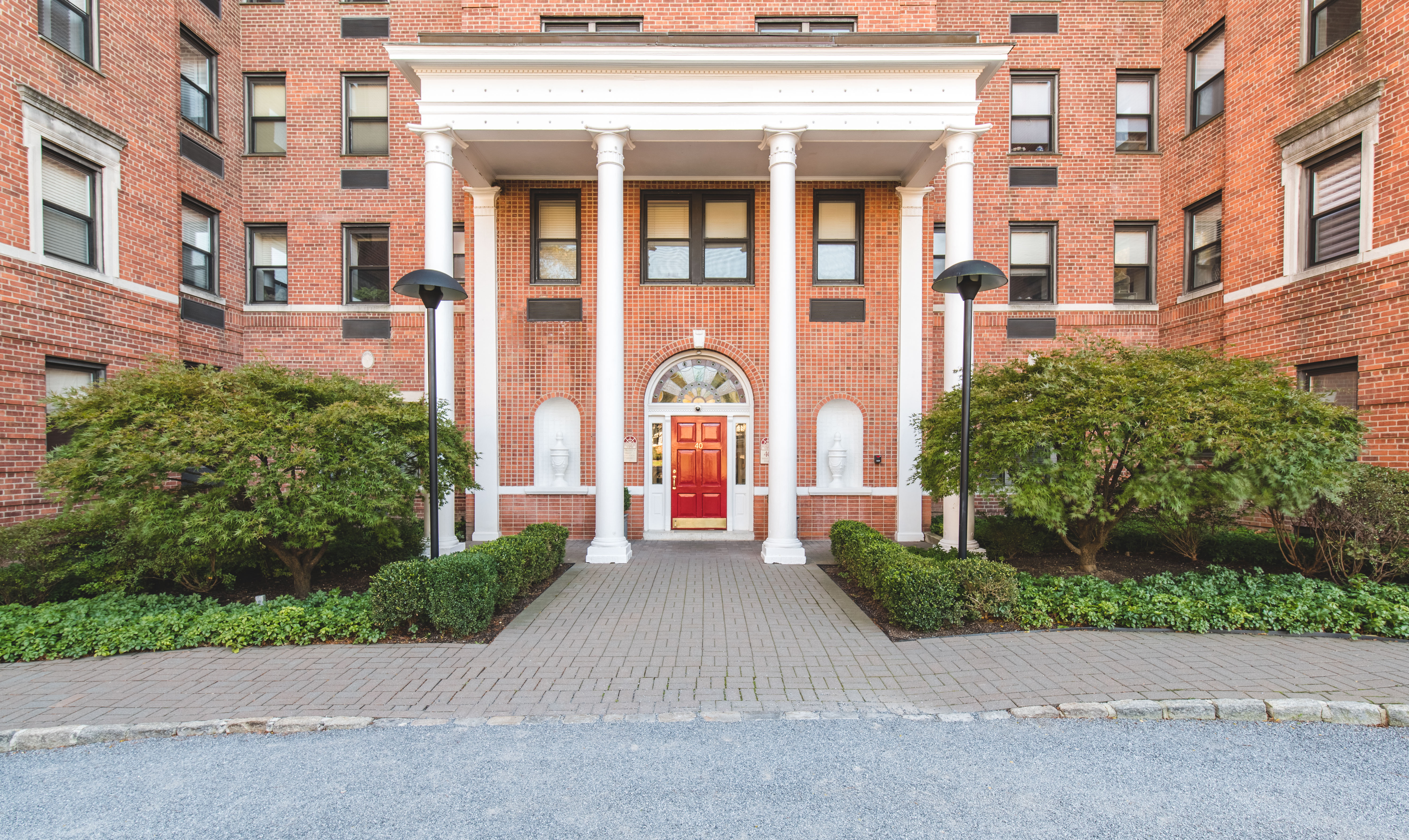 40 W Elm Street 1F