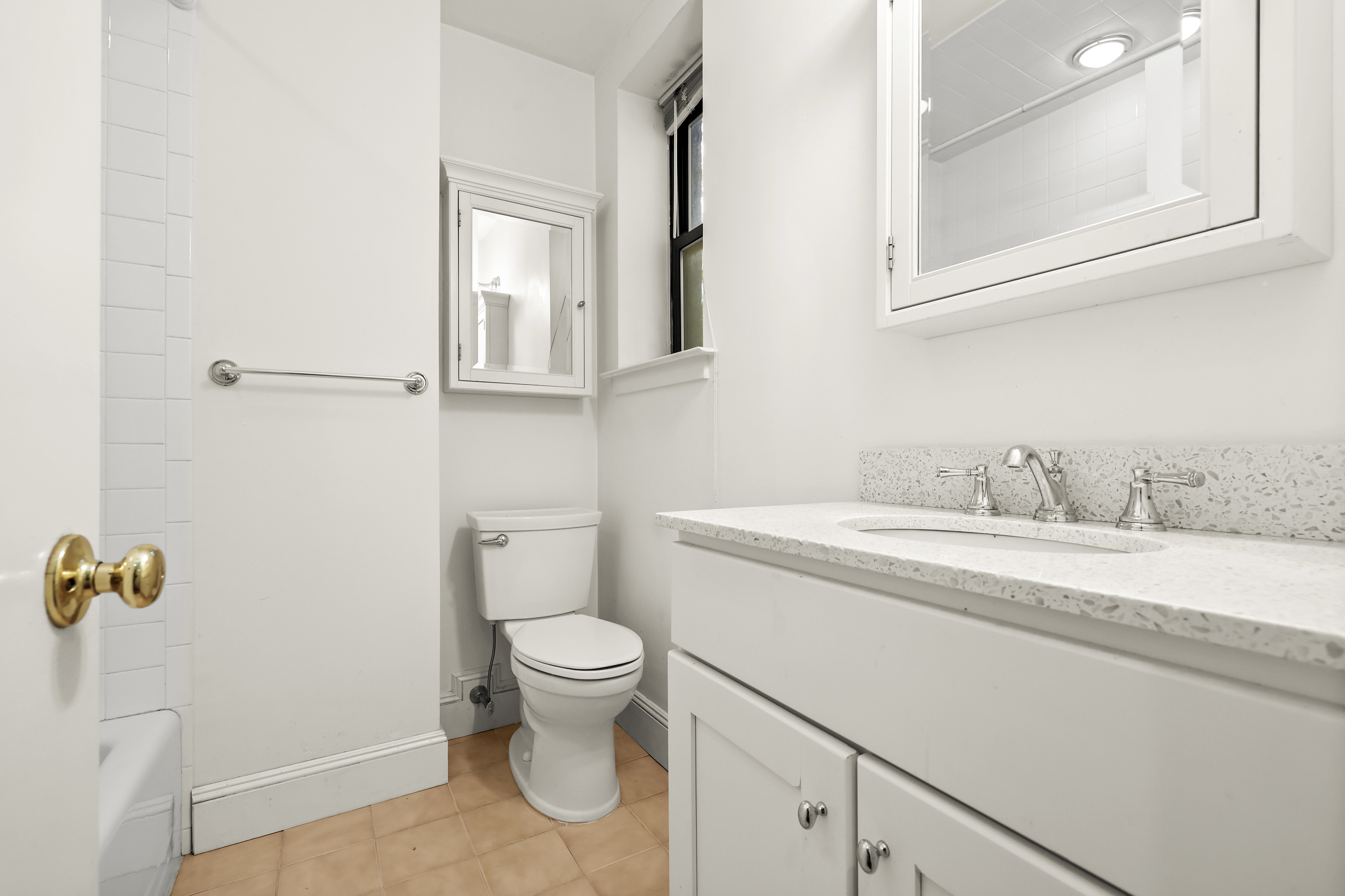 40 W Elm Street 1F