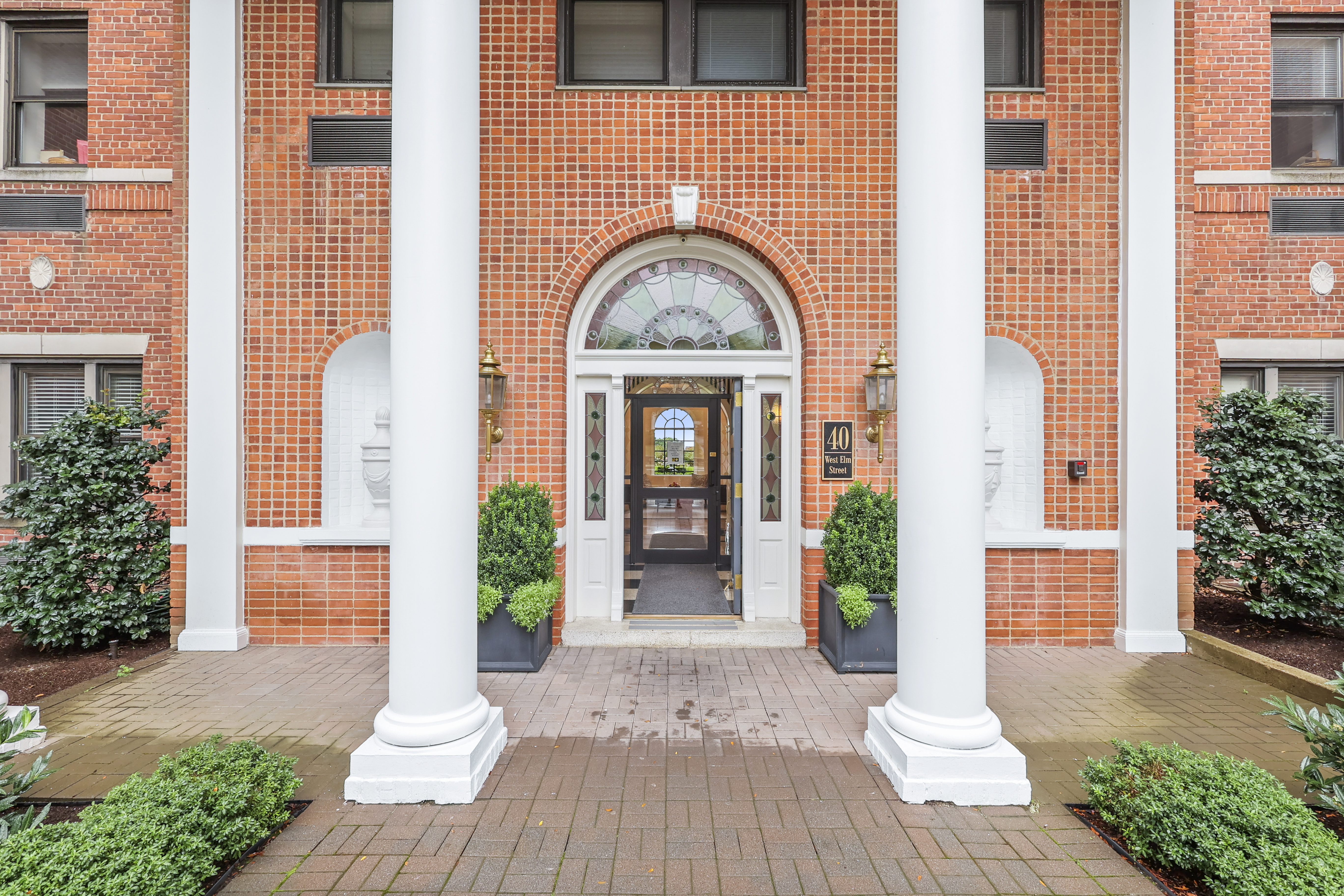40 W Elm Street 1F