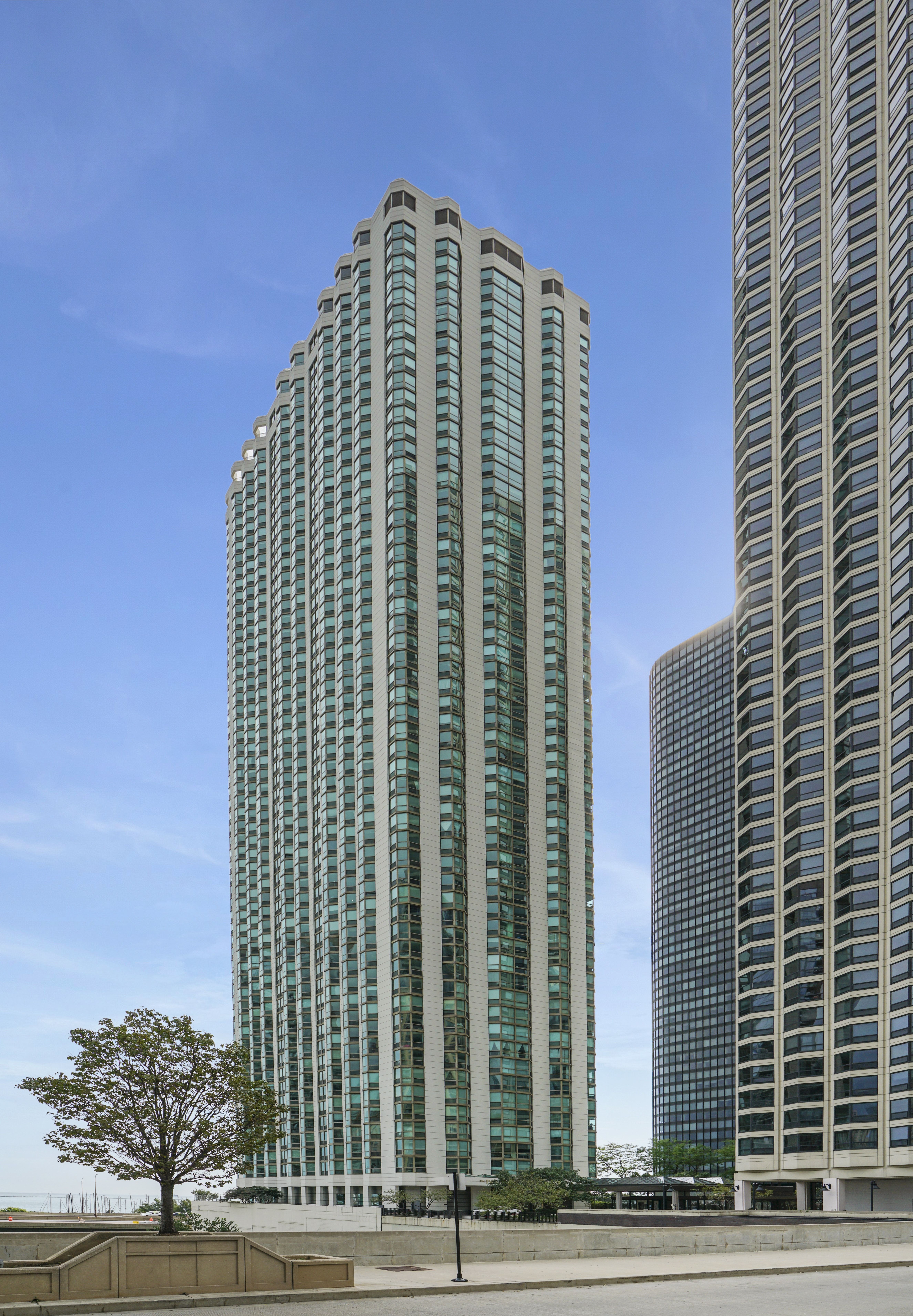 195 N Harbor 5102 