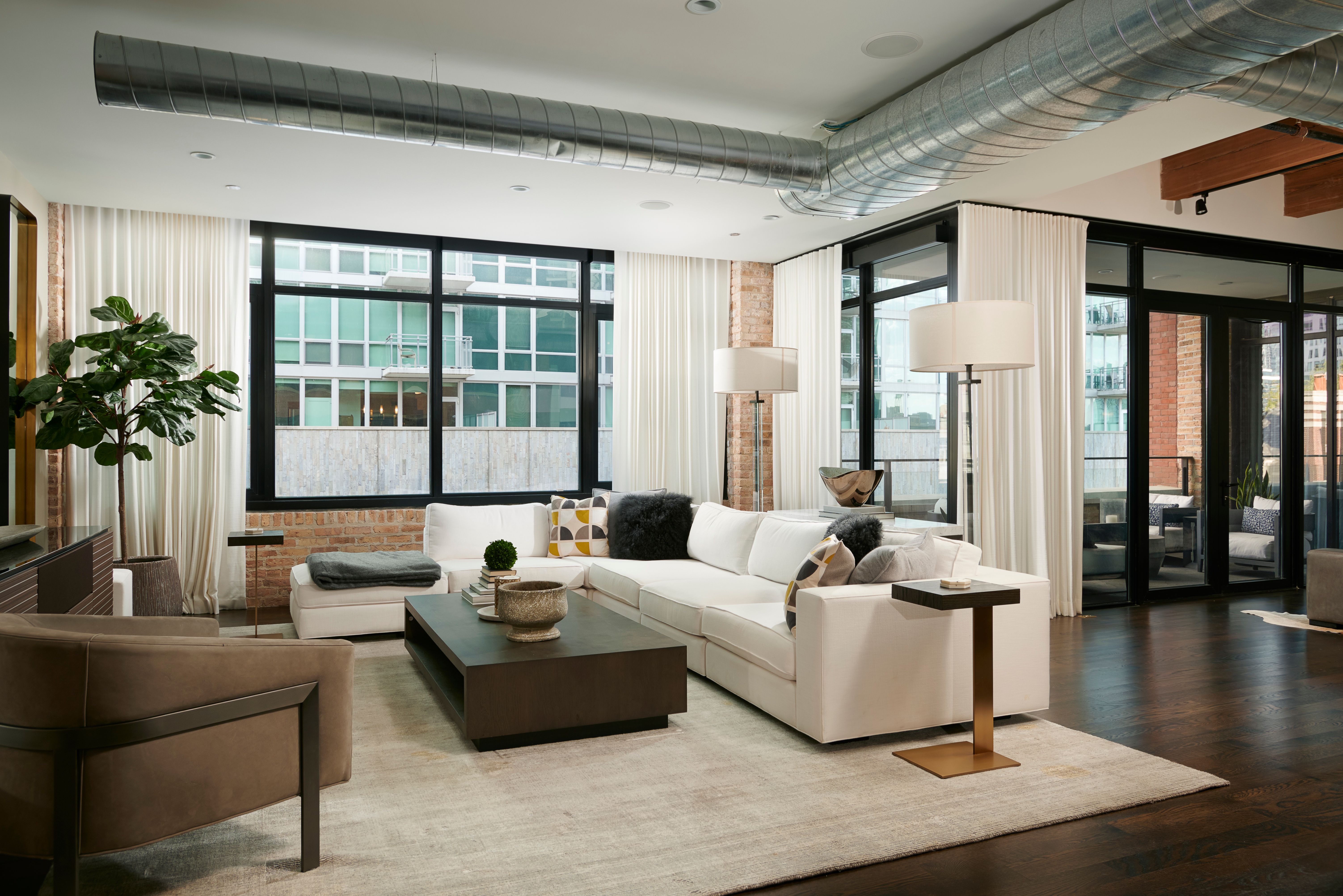 676 N Kingsbury 404 
