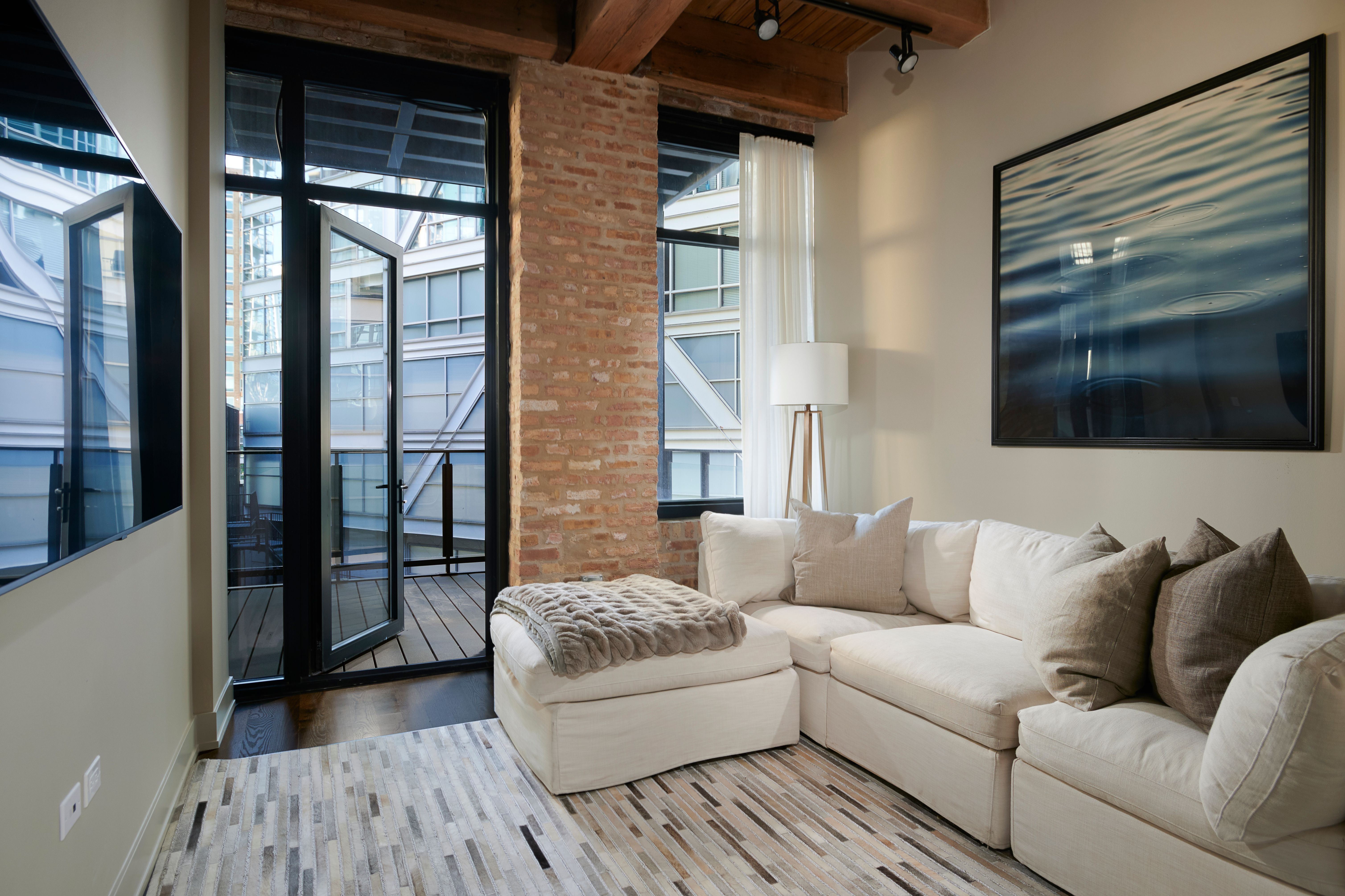 676 N Kingsbury 404 