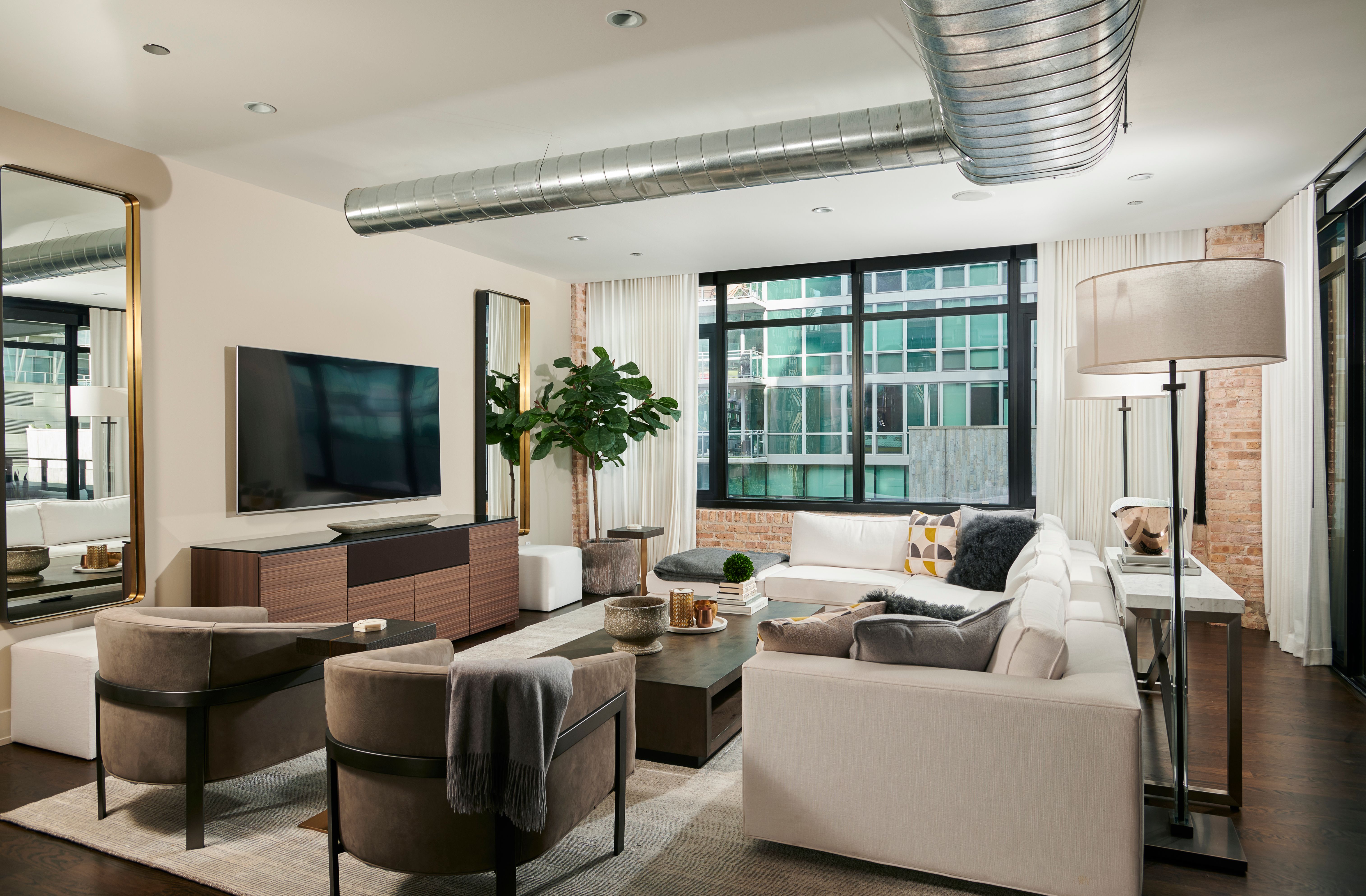 676 N Kingsbury 404 