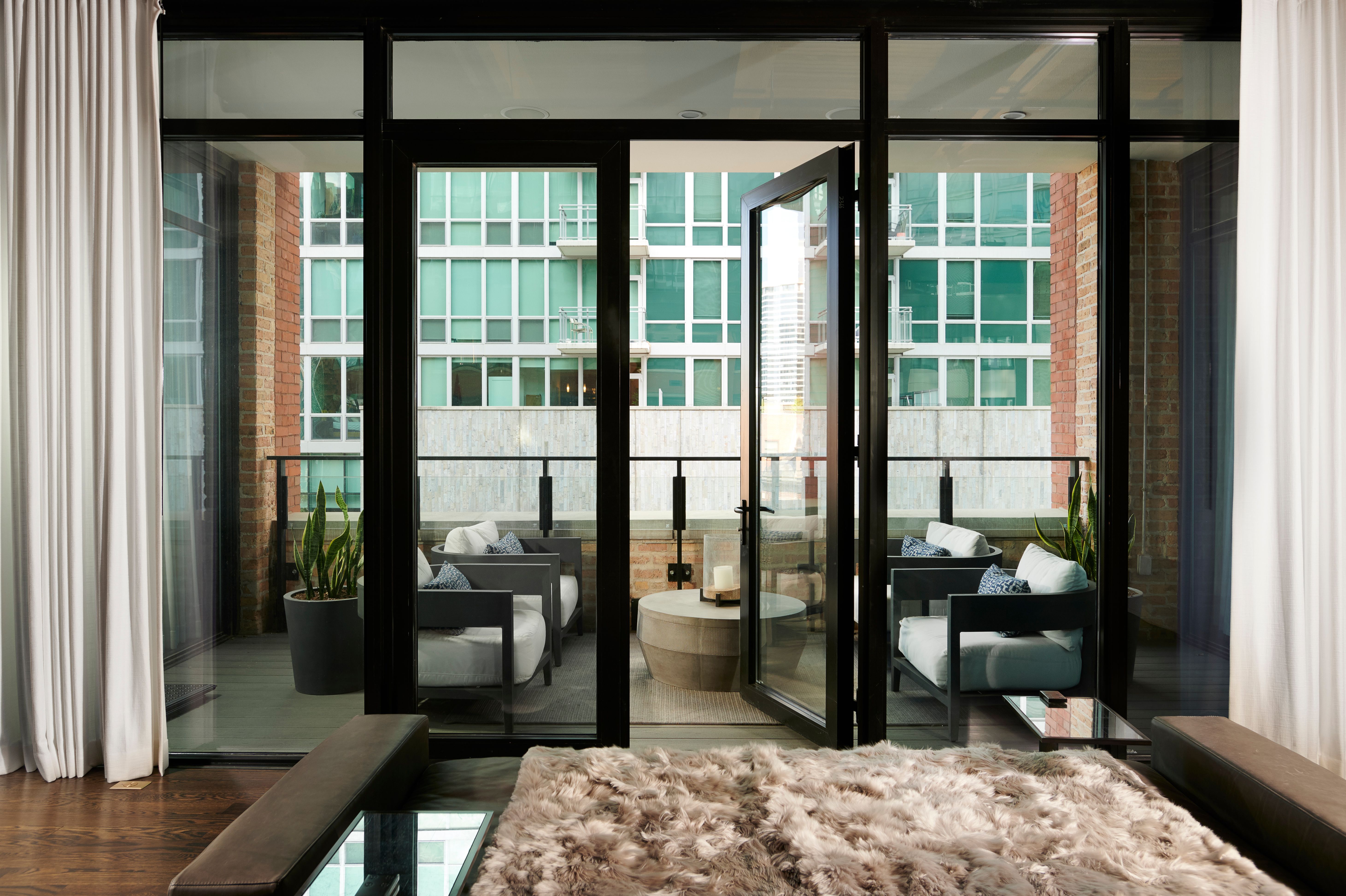 676 N Kingsbury 404 