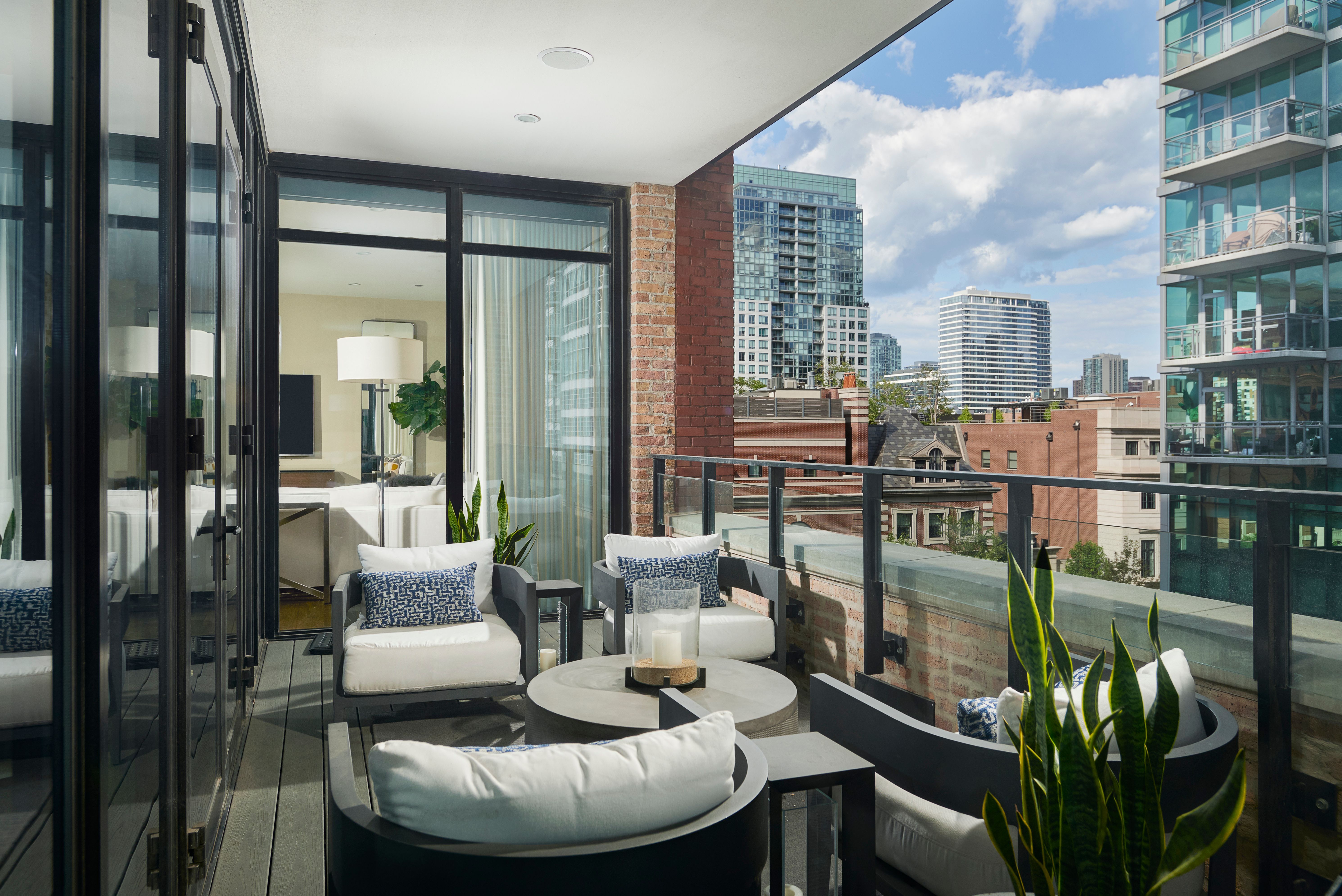 676 N Kingsbury 404 