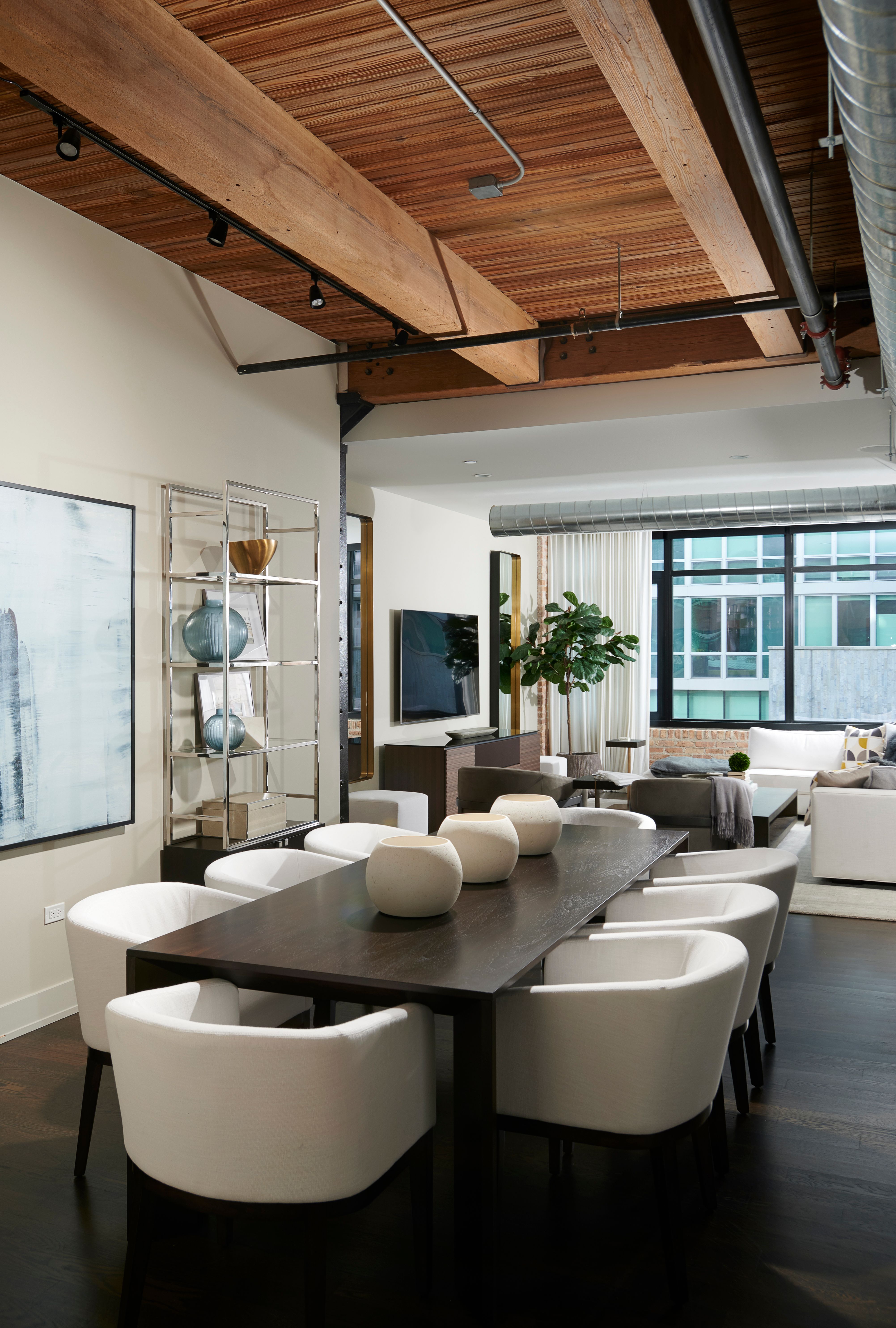 676 N Kingsbury 404 