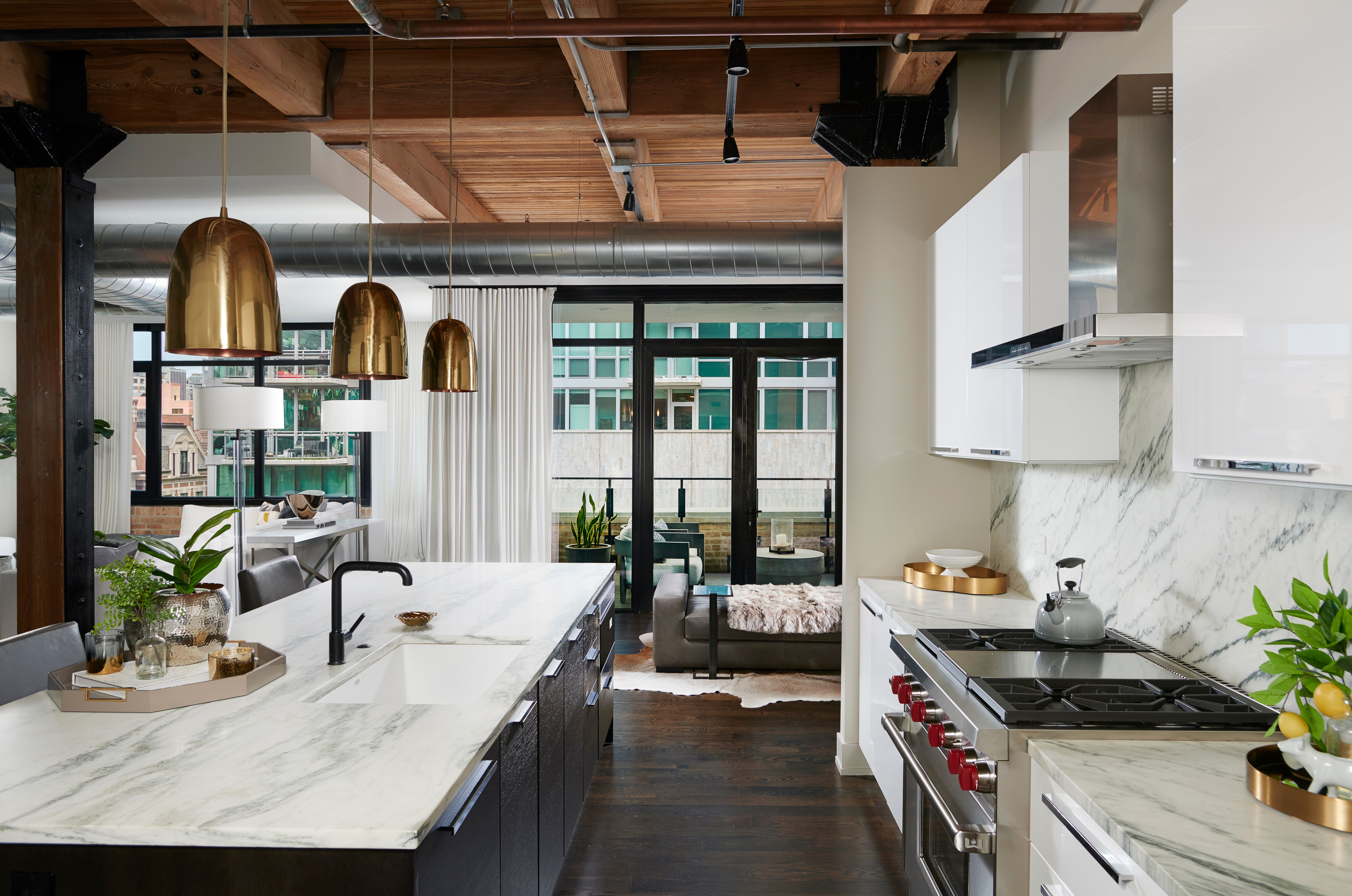 676 N Kingsbury 404 