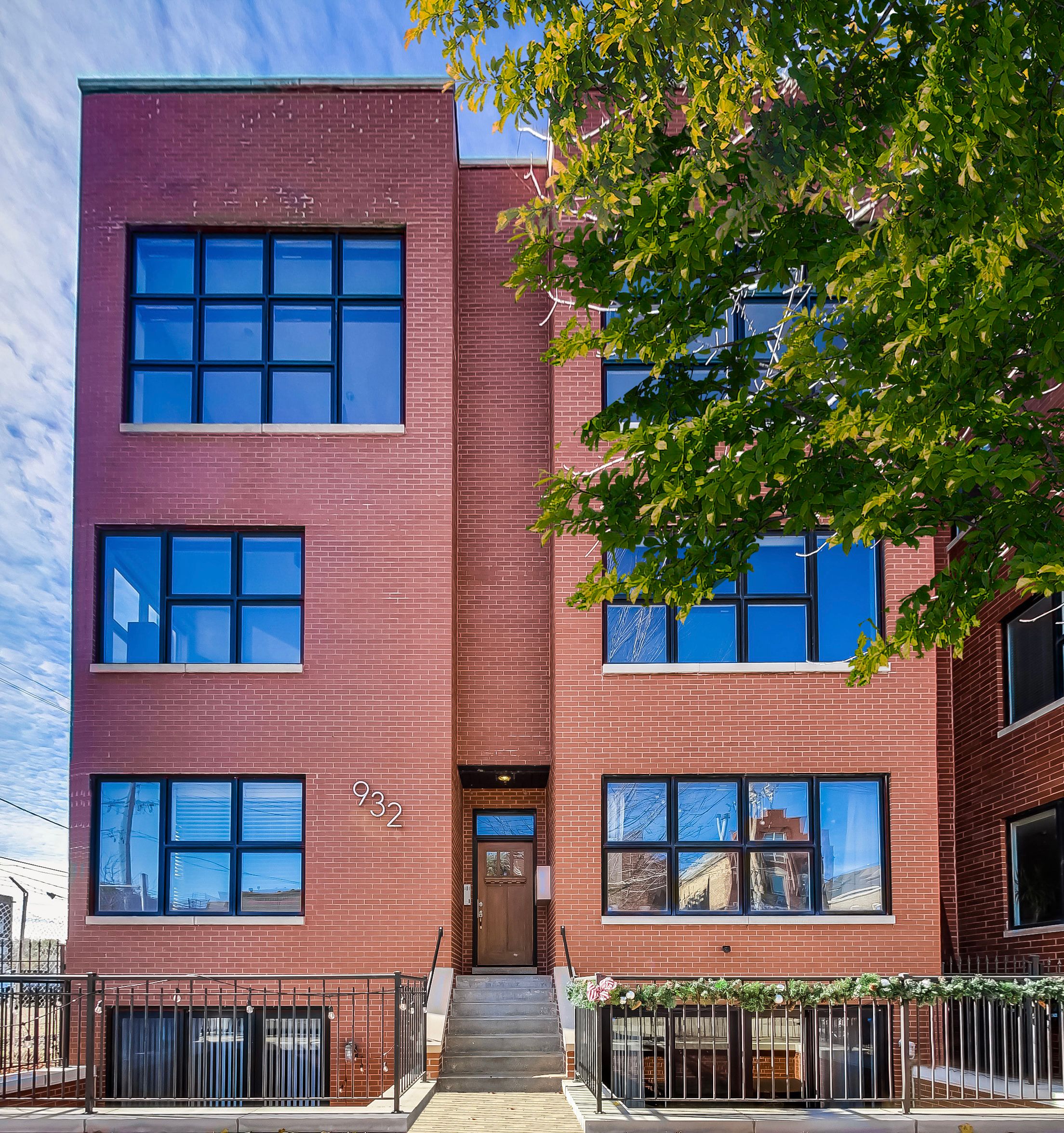932 N Racine 2N 