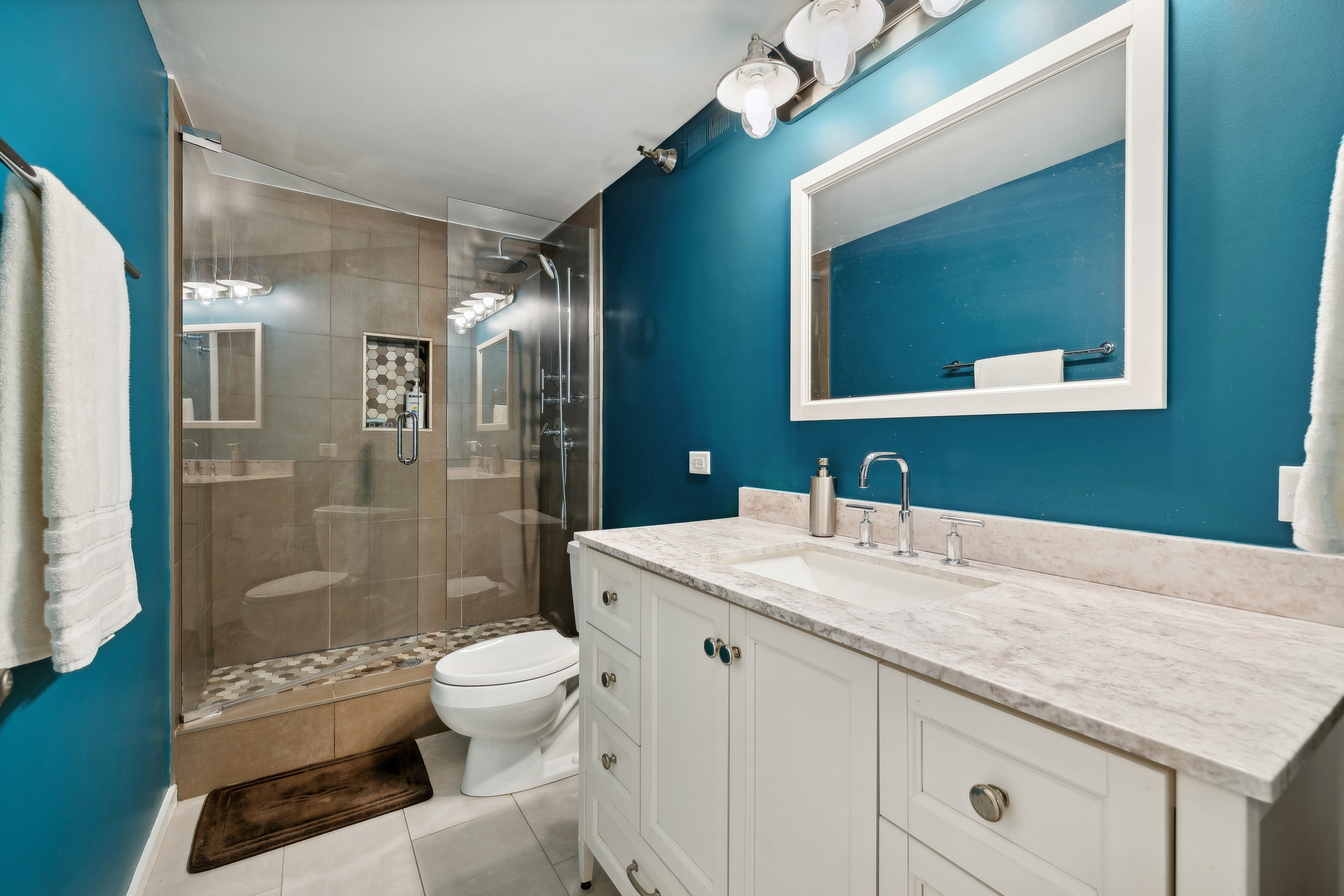 843 W Adams 606 