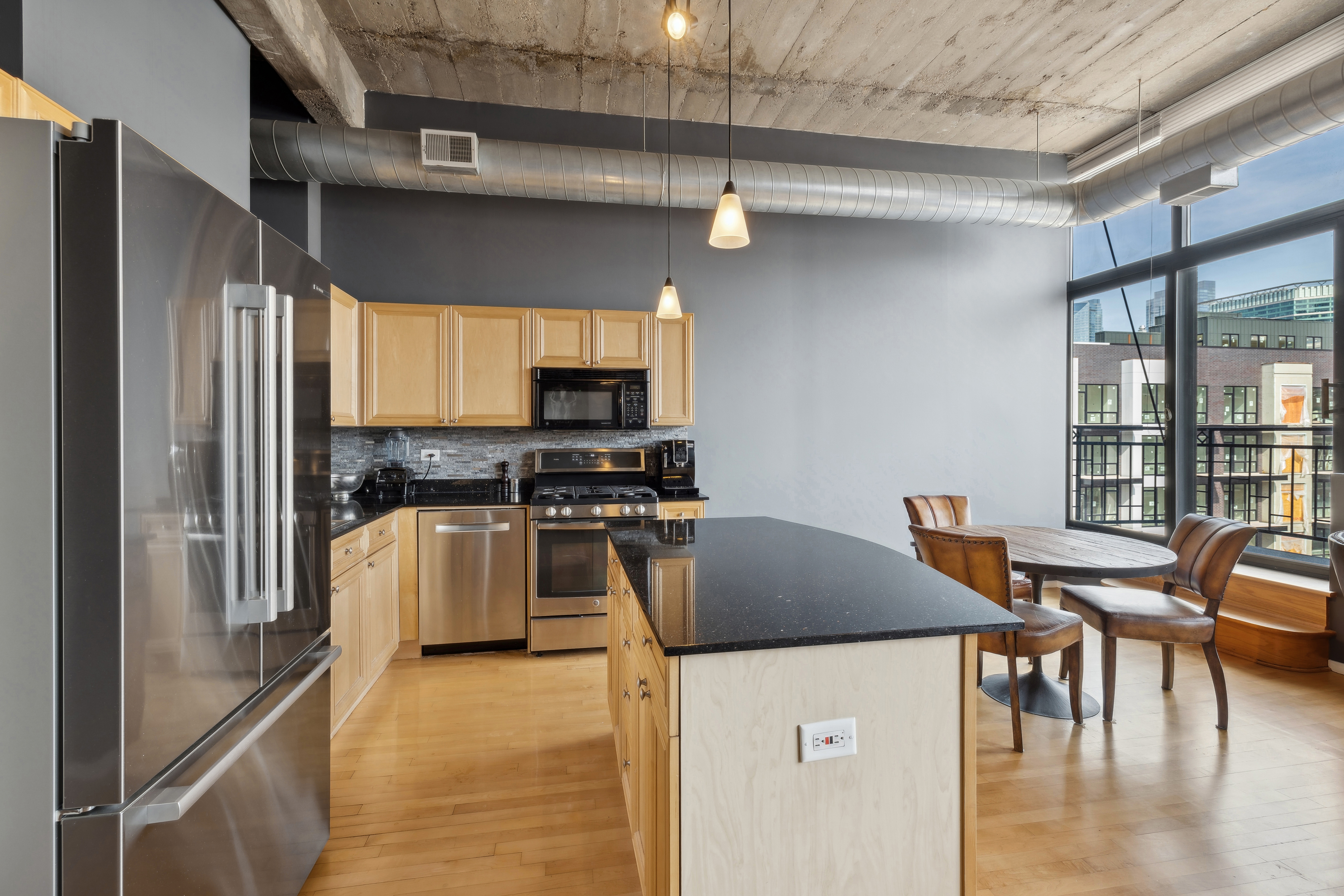 843 W Adams 606 