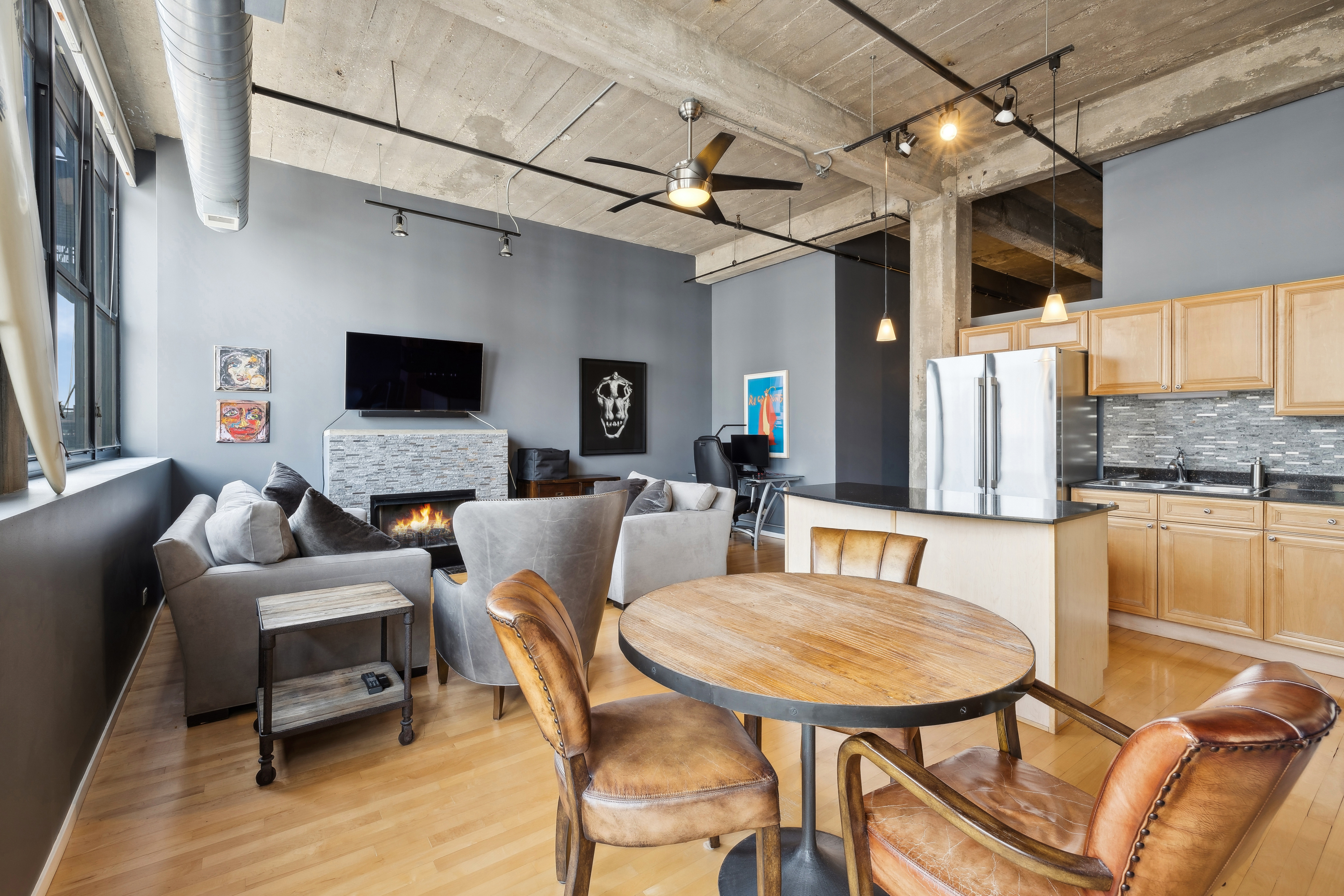 843 W Adams 606 