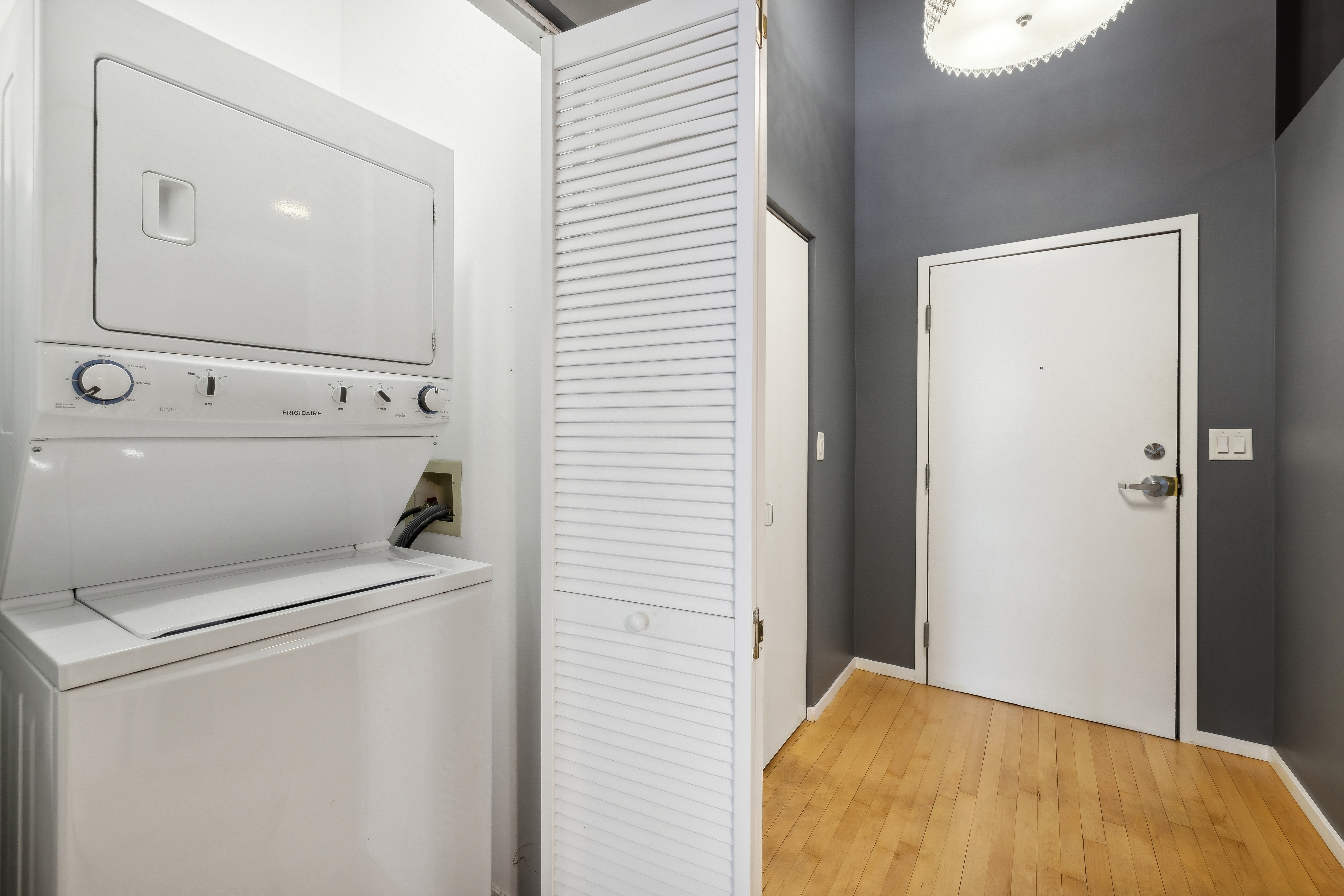 843 W Adams 606 