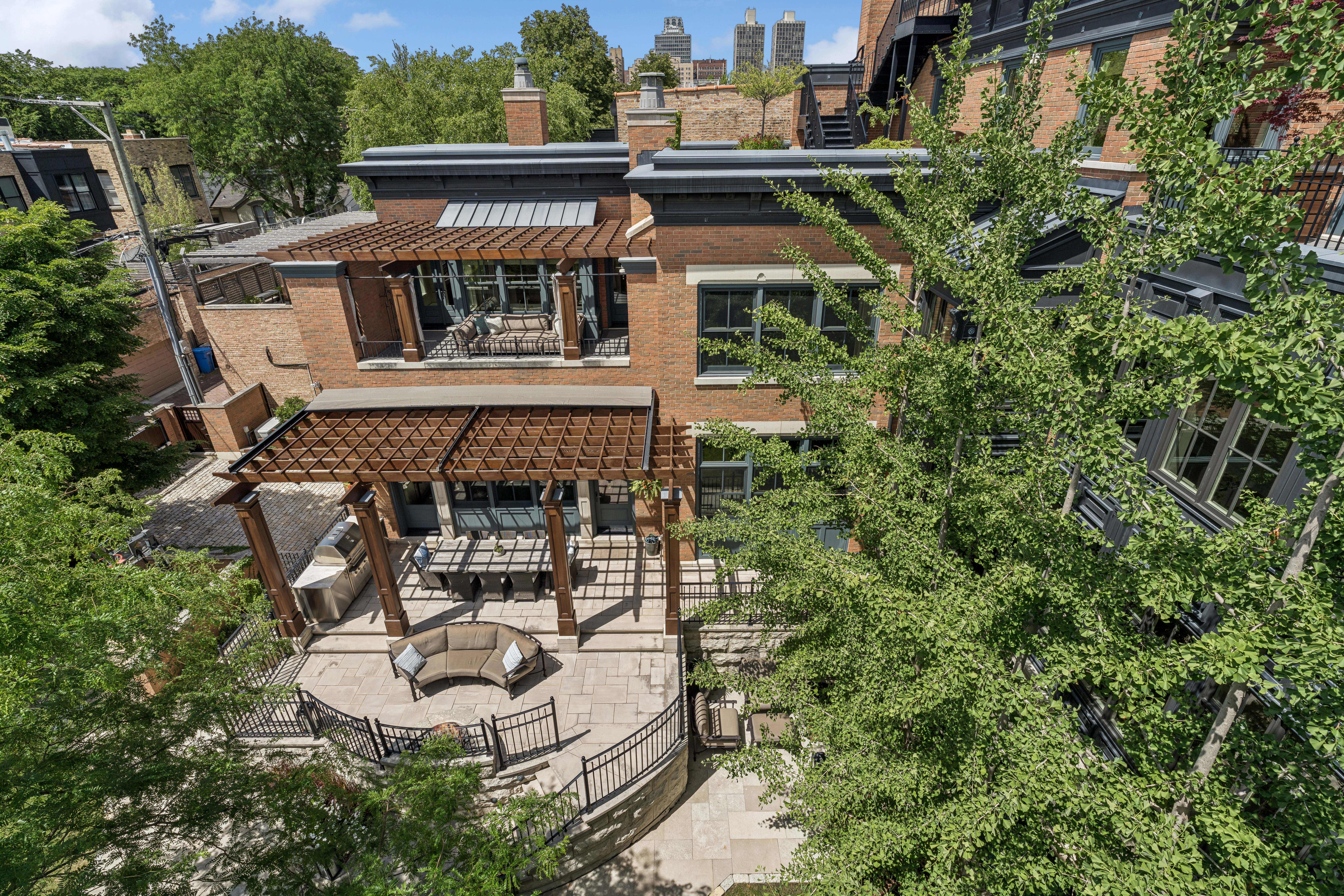 400 W Dickens 