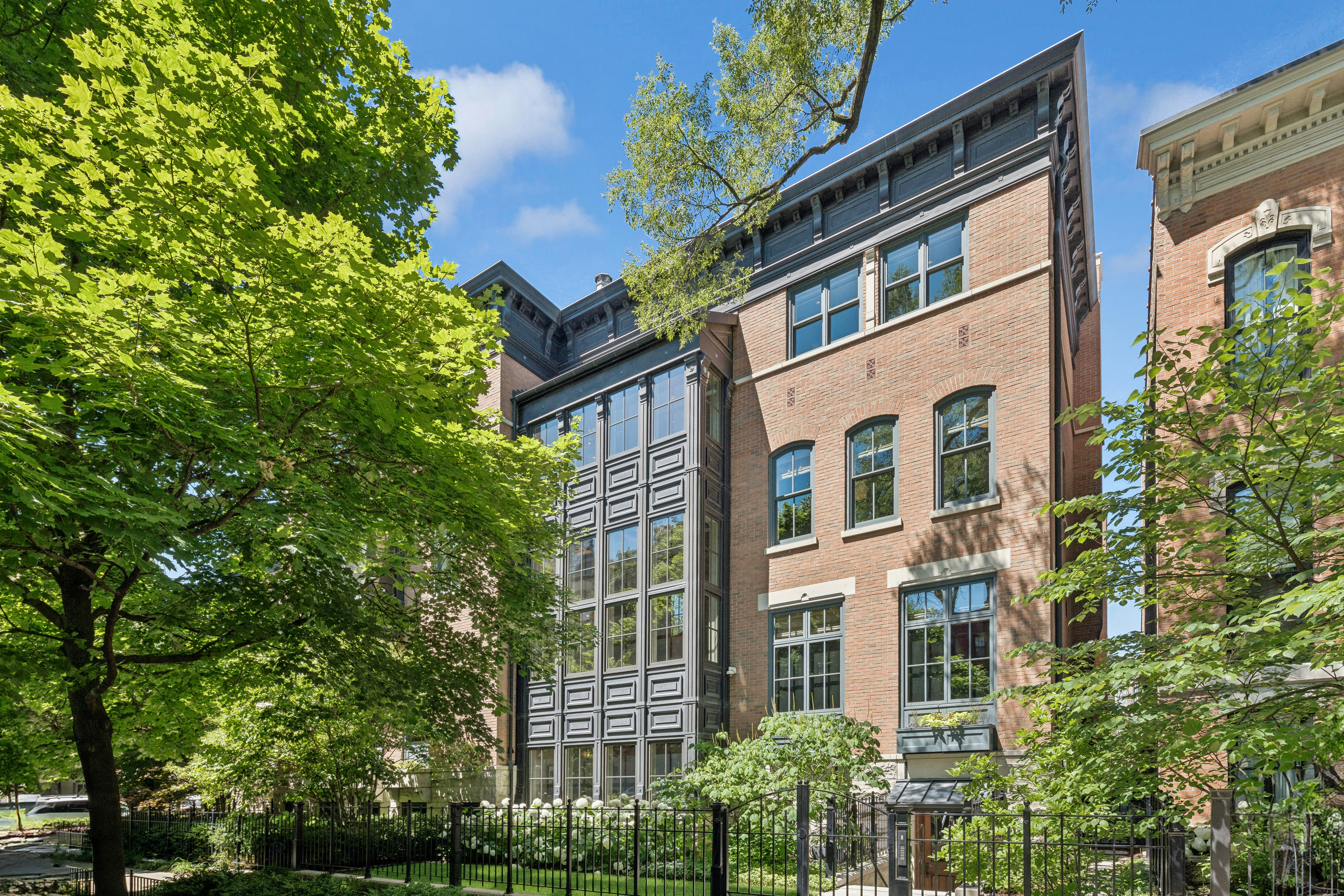 400 W Dickens 