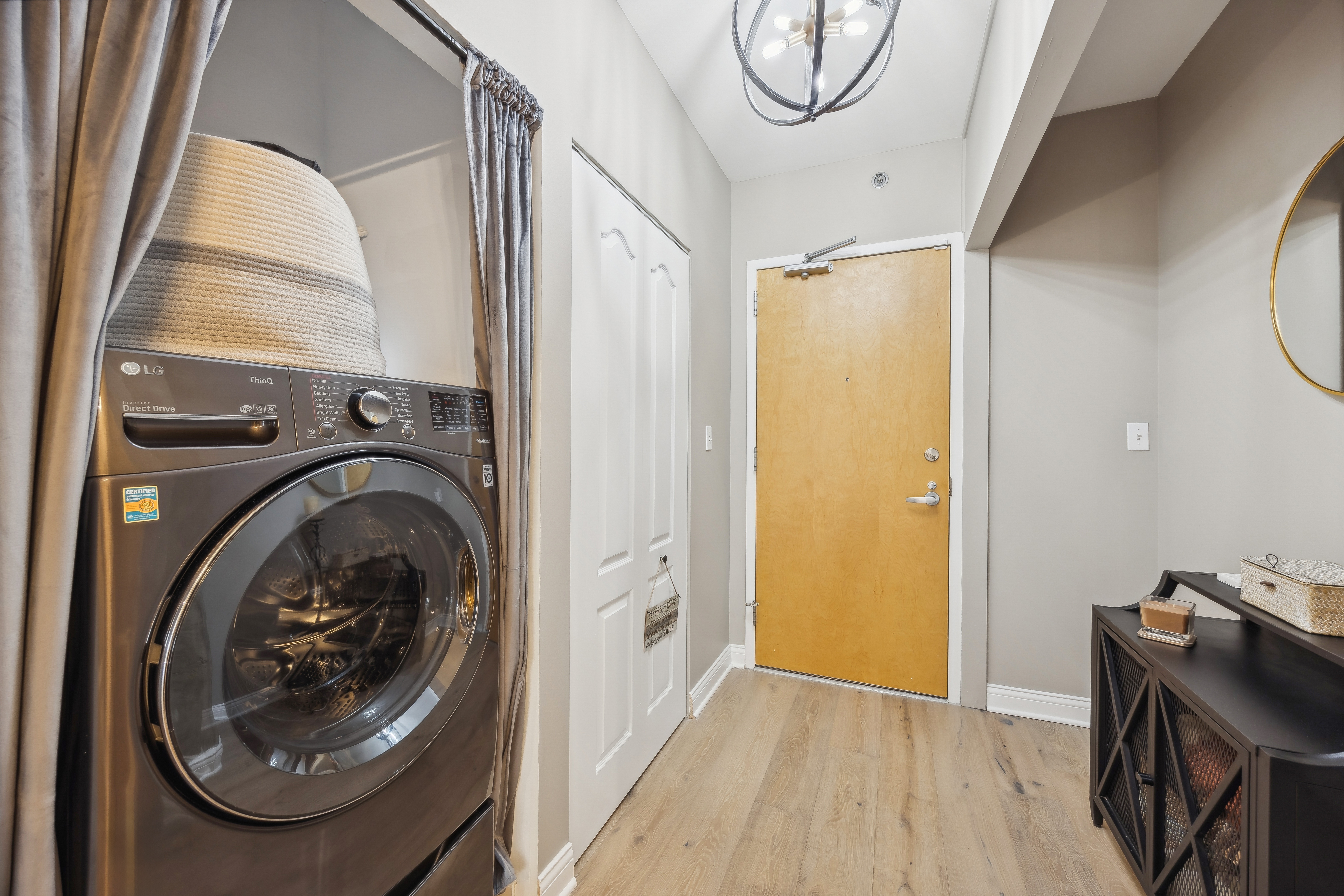 1212 N Wells Street Unit 203