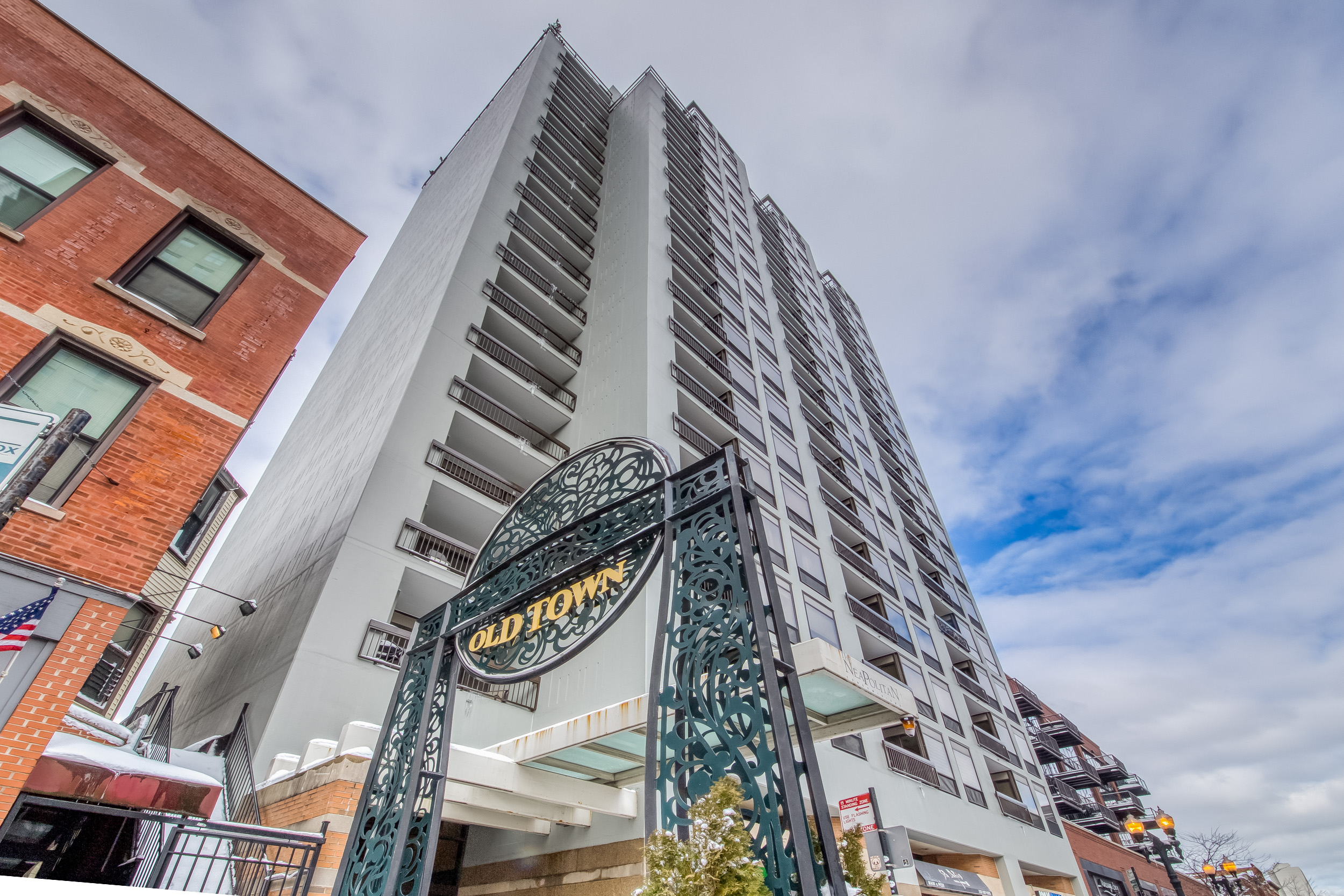 1212 N Wells Street Unit 203