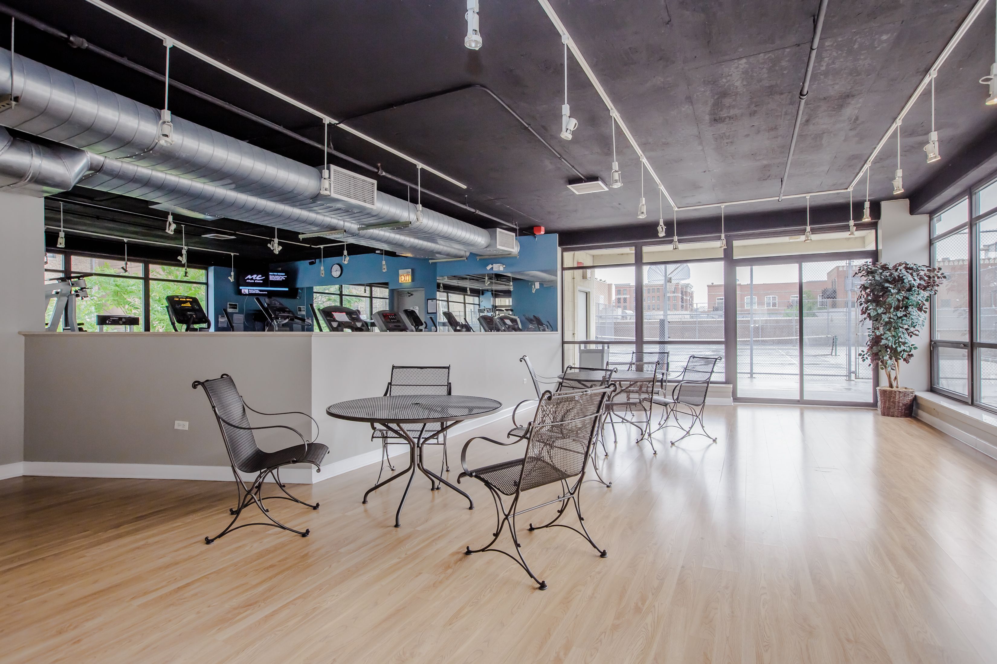 1212 N Wells Street Unit 203