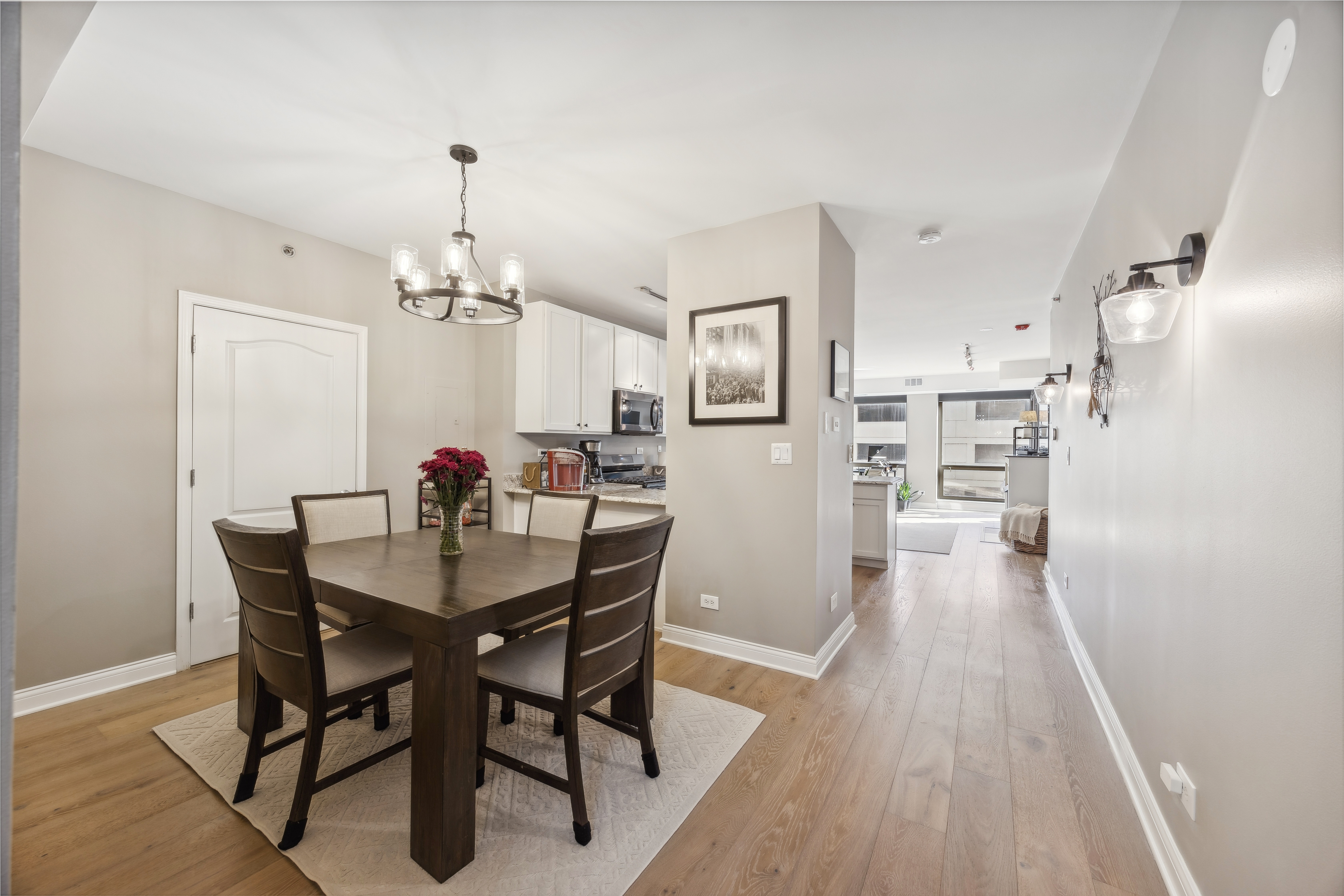 1212 N Wells Street Unit 203