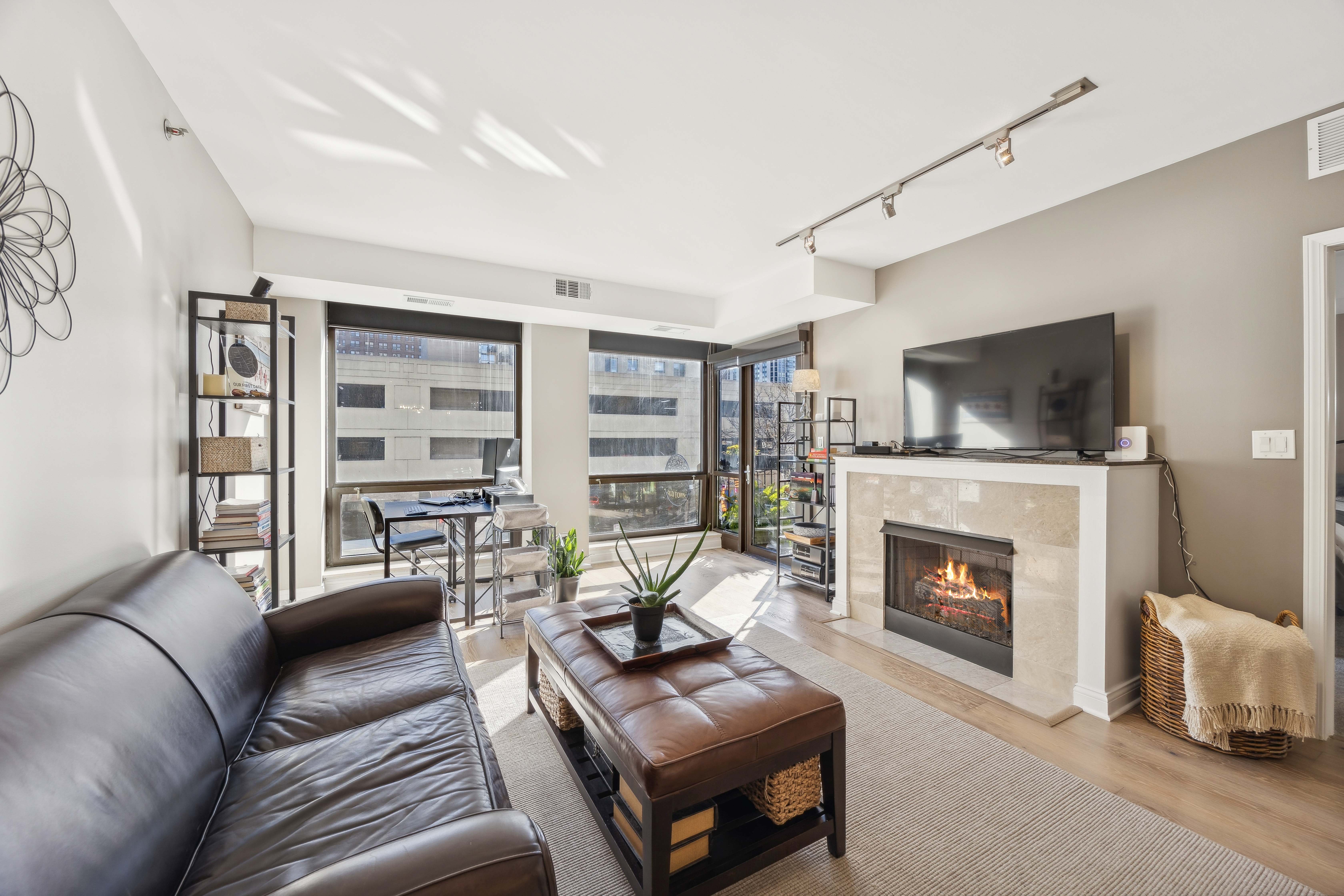 1212 N Wells Street Unit 203