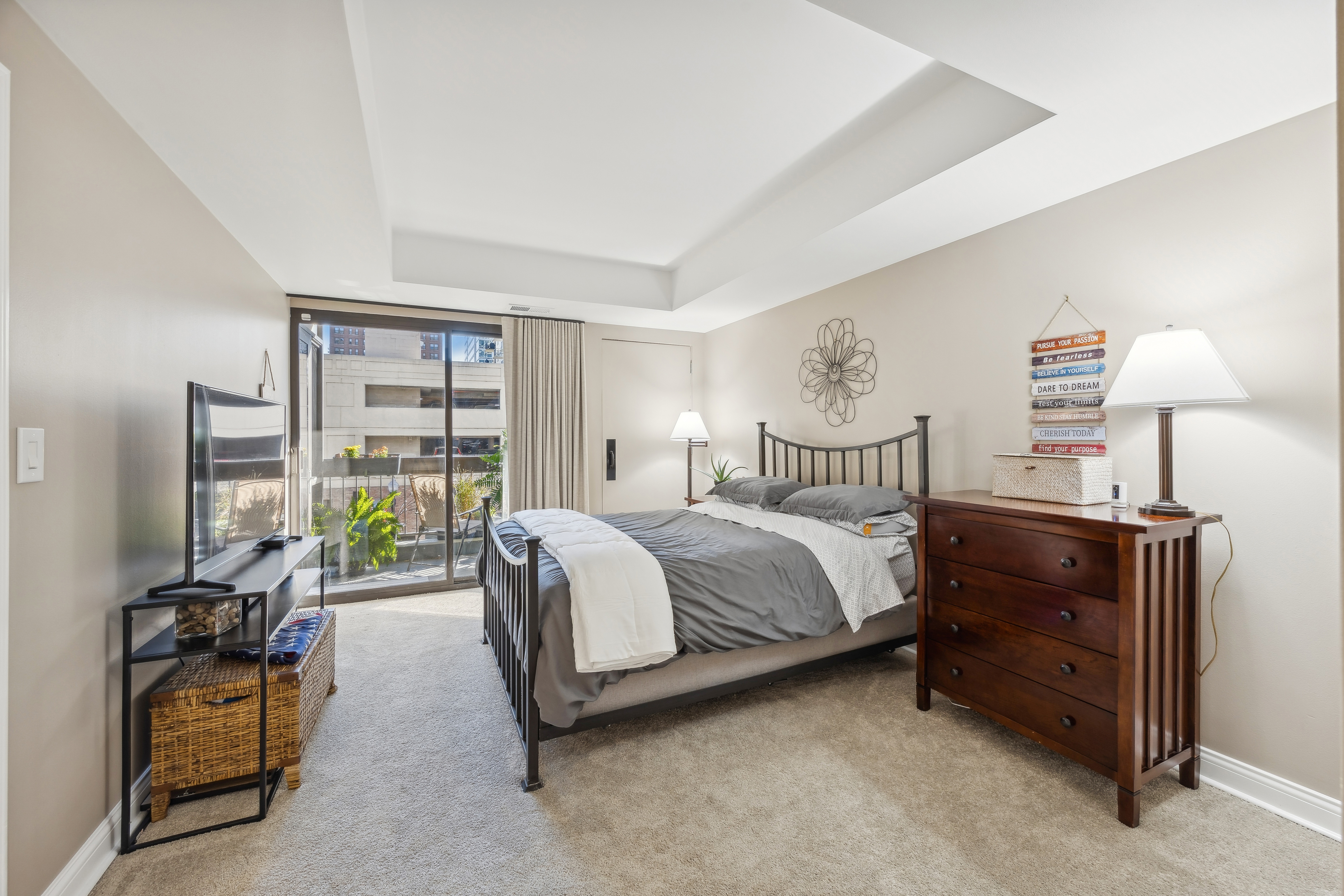1212 N Wells Street Unit 203
