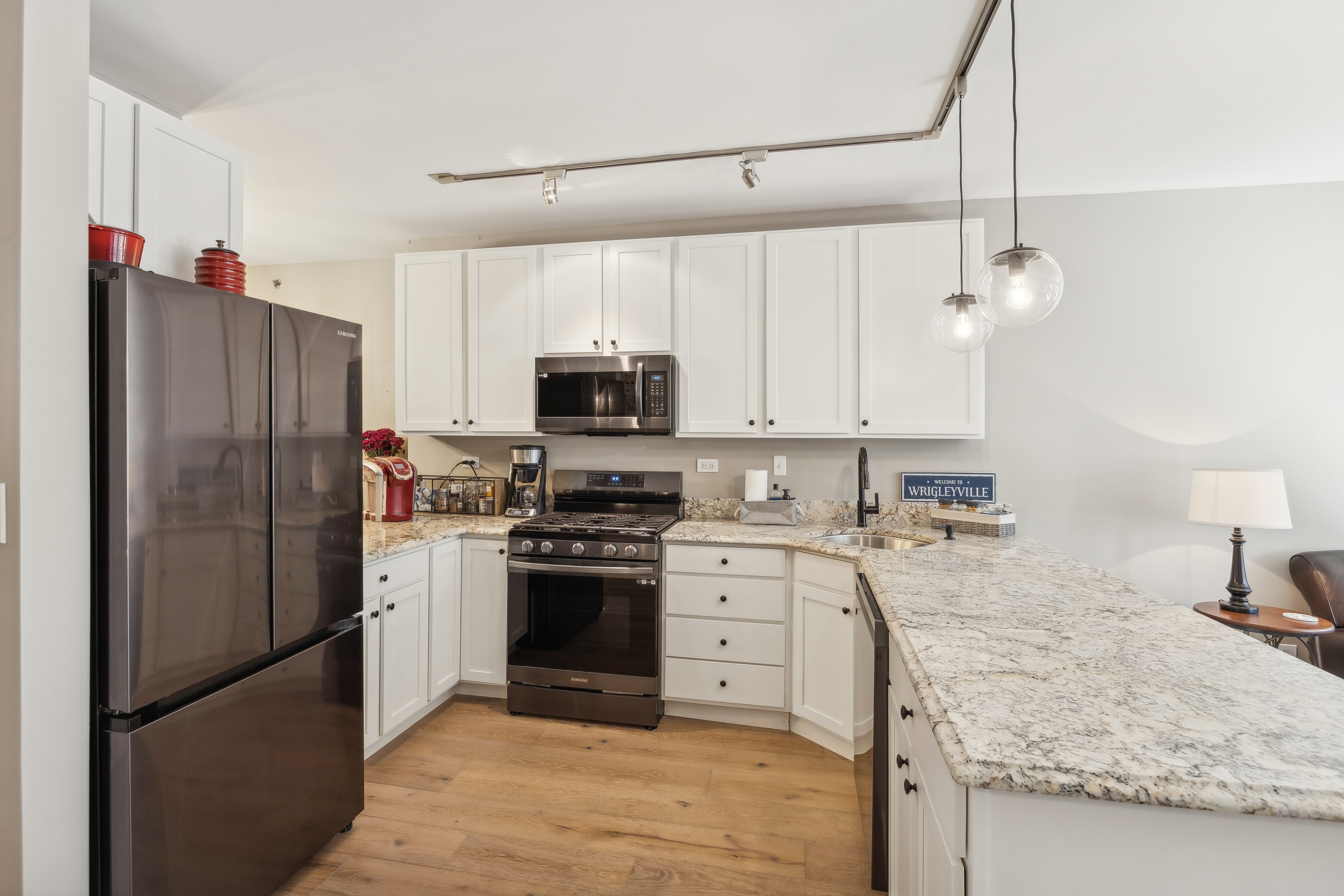 1212 N Wells Street Unit 203