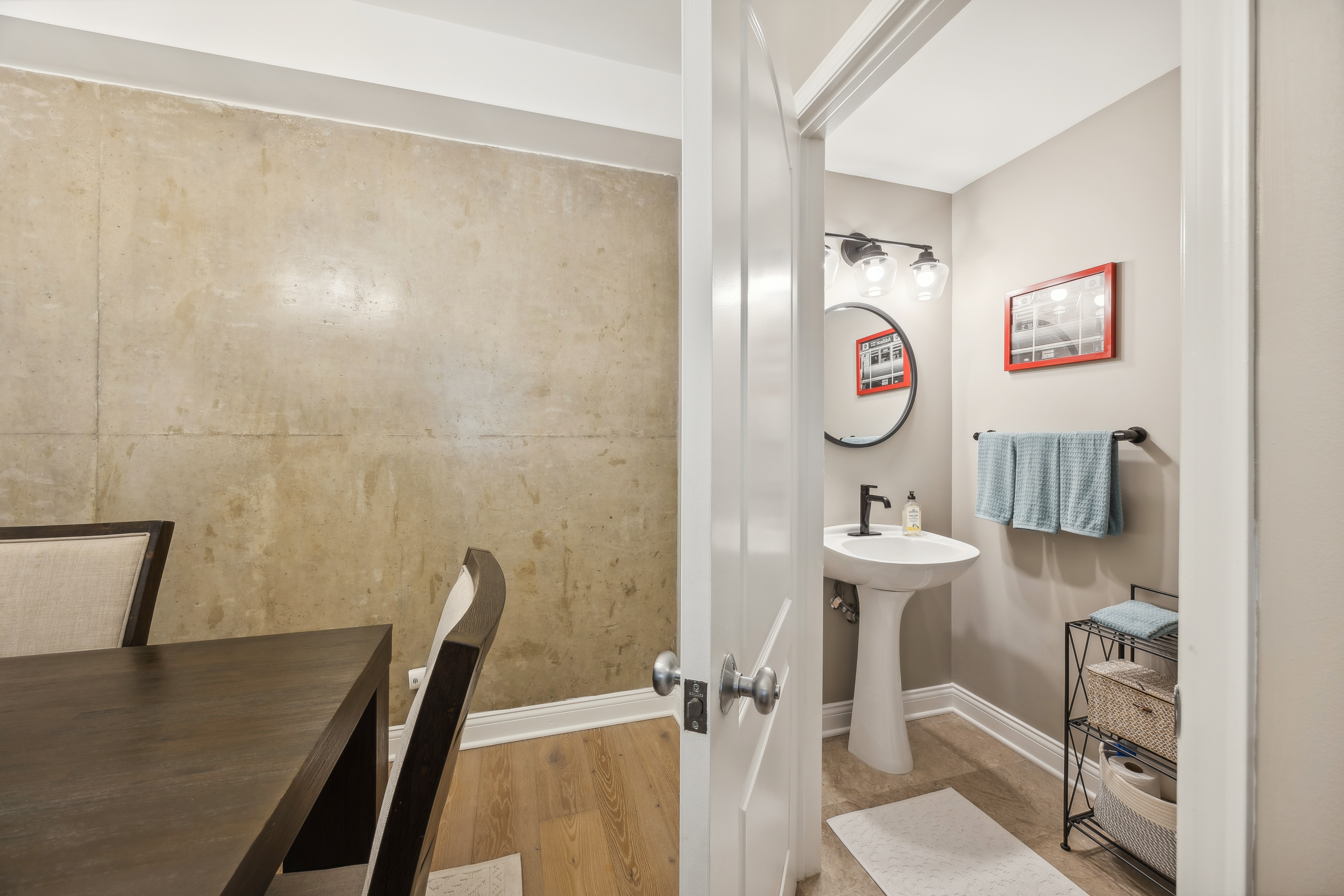 1212 N Wells Street Unit 203