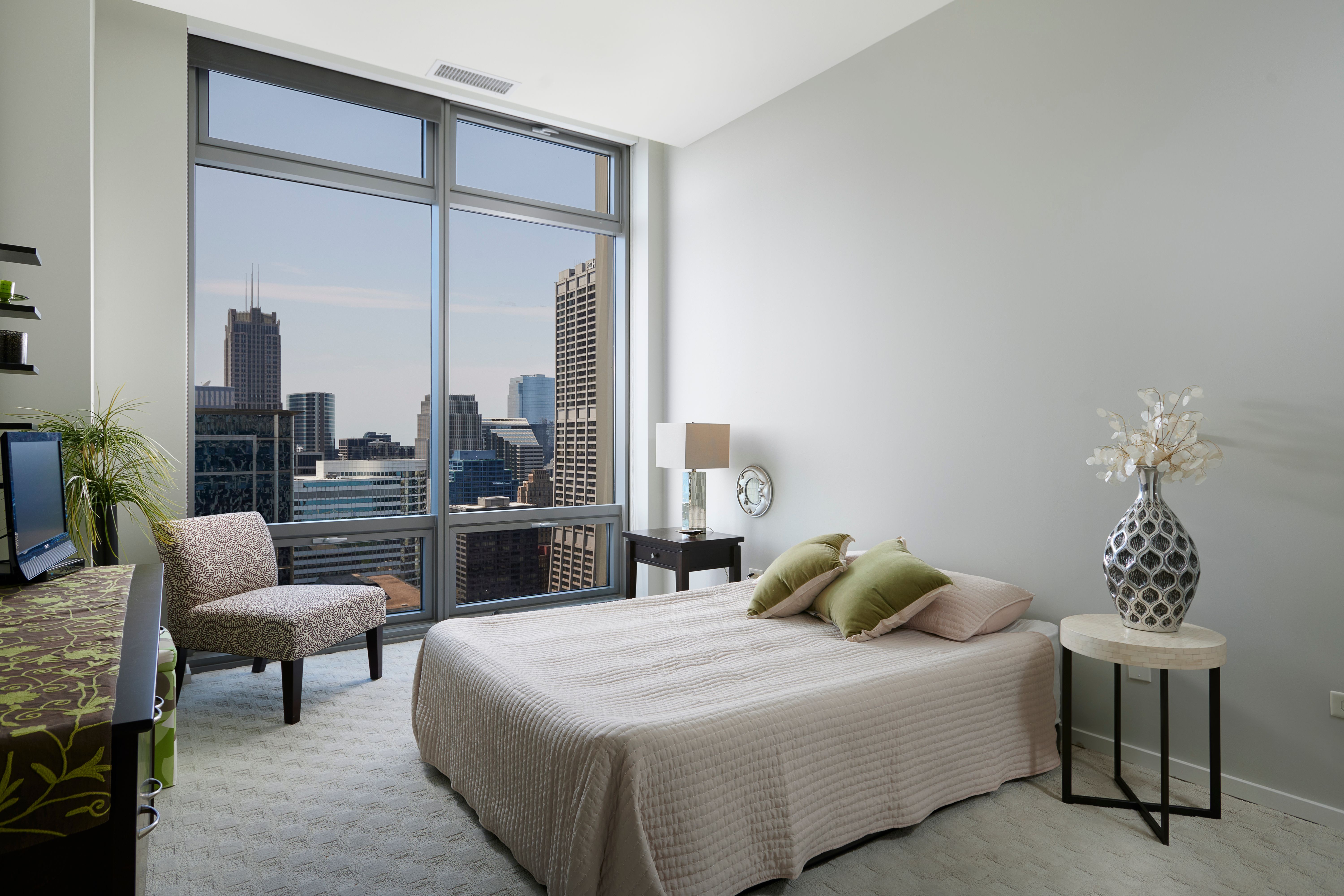 65 E Monroe 4604 