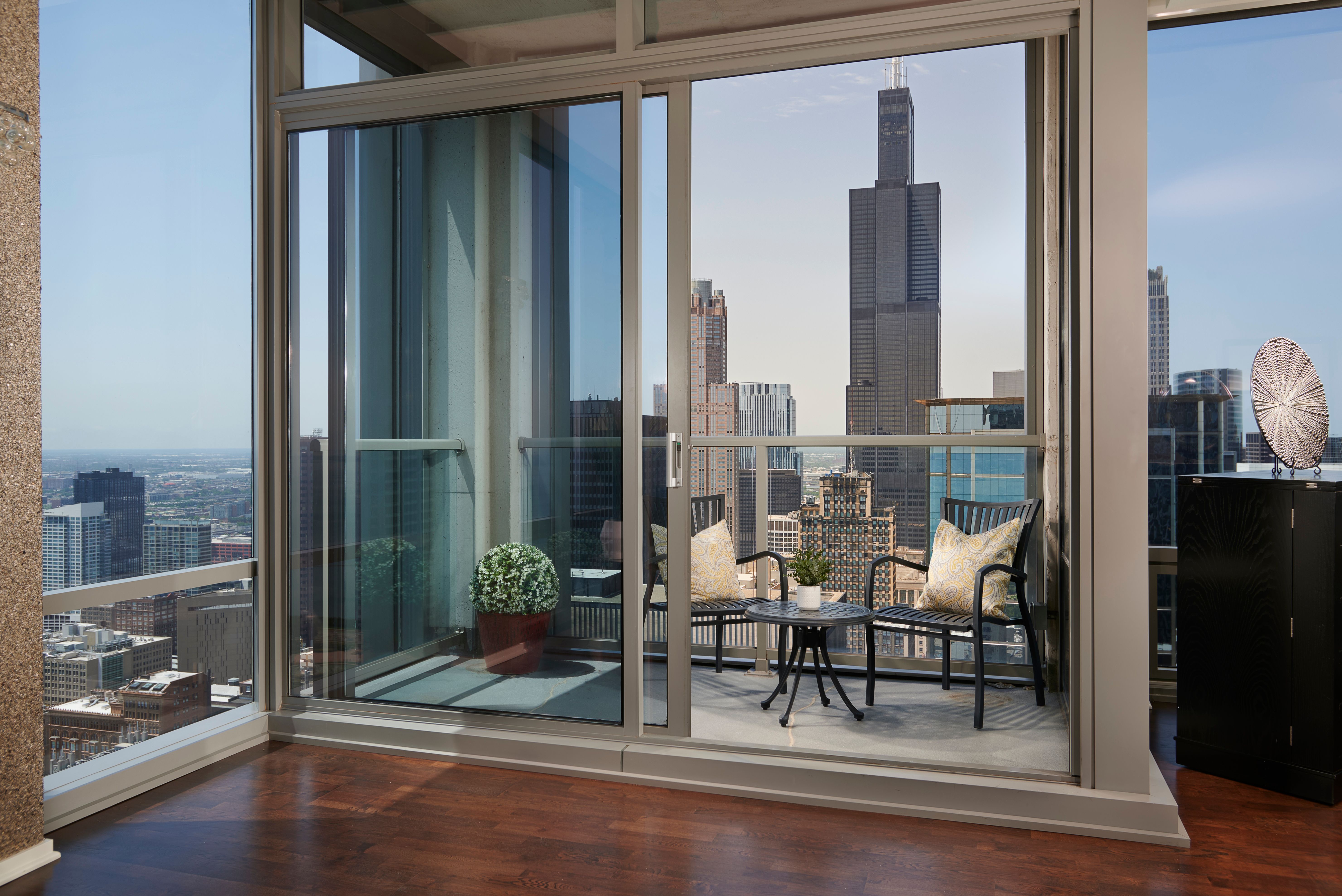 65 E Monroe 4604 