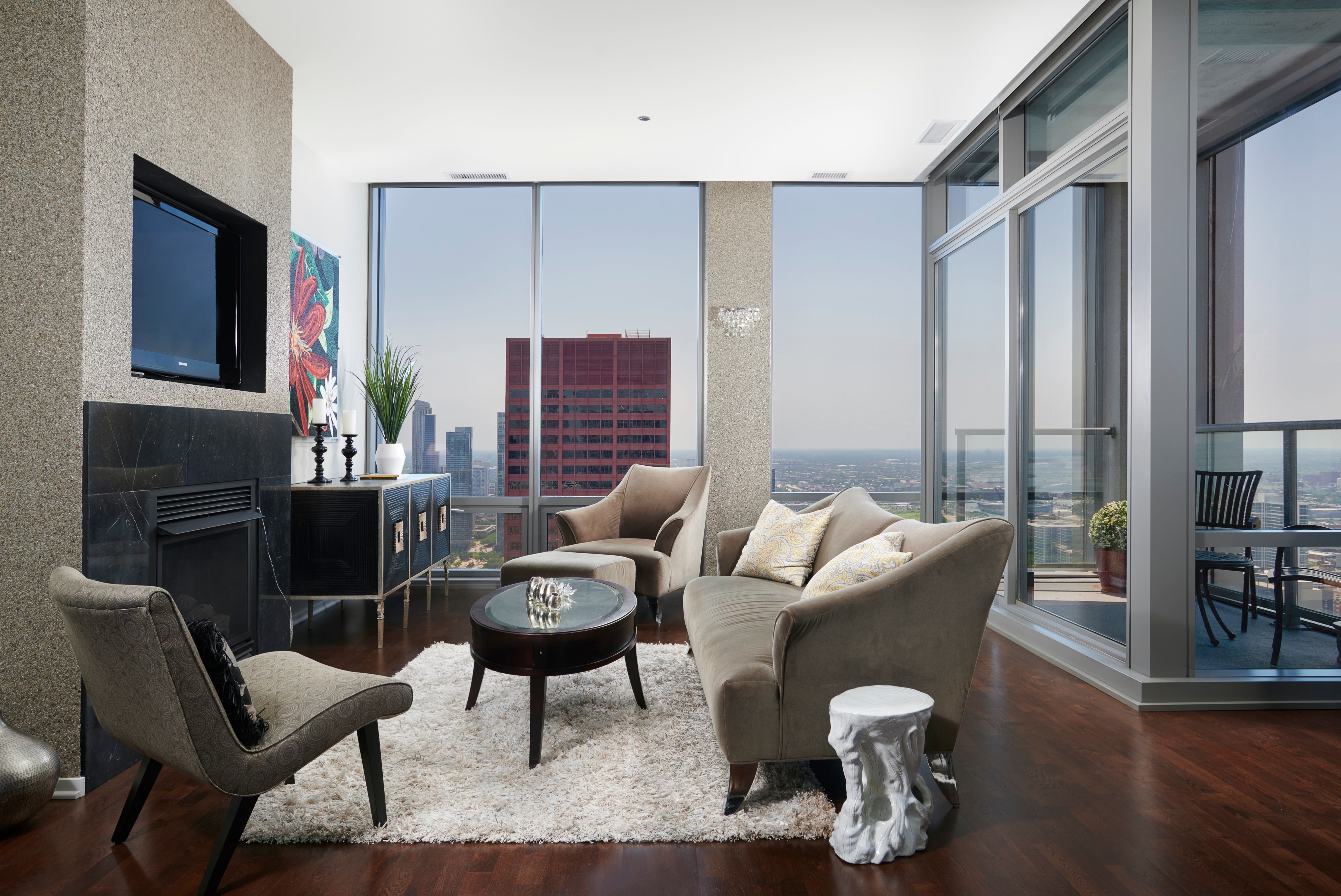 65 E Monroe 4604 