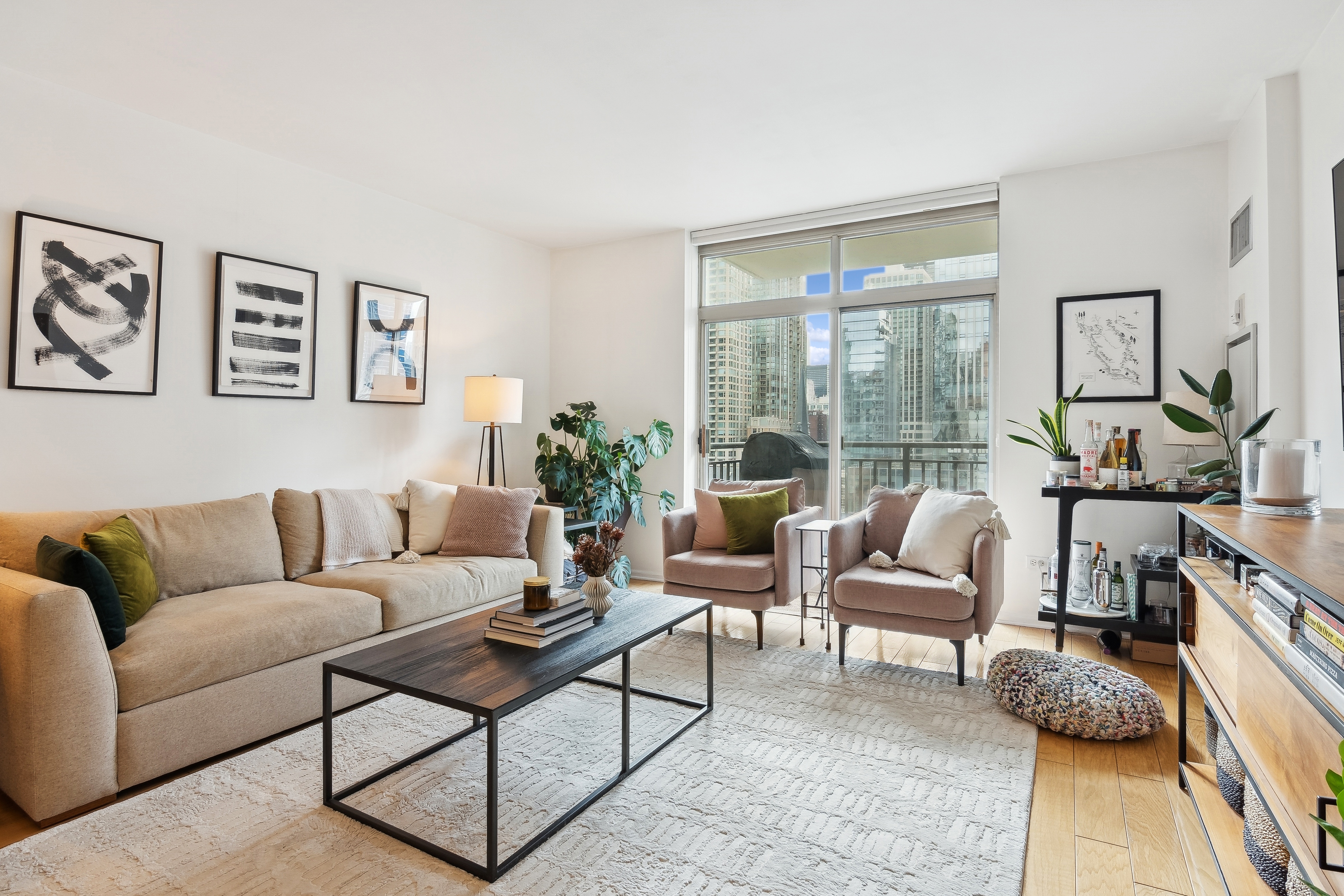 21 W Chestnut 1306 