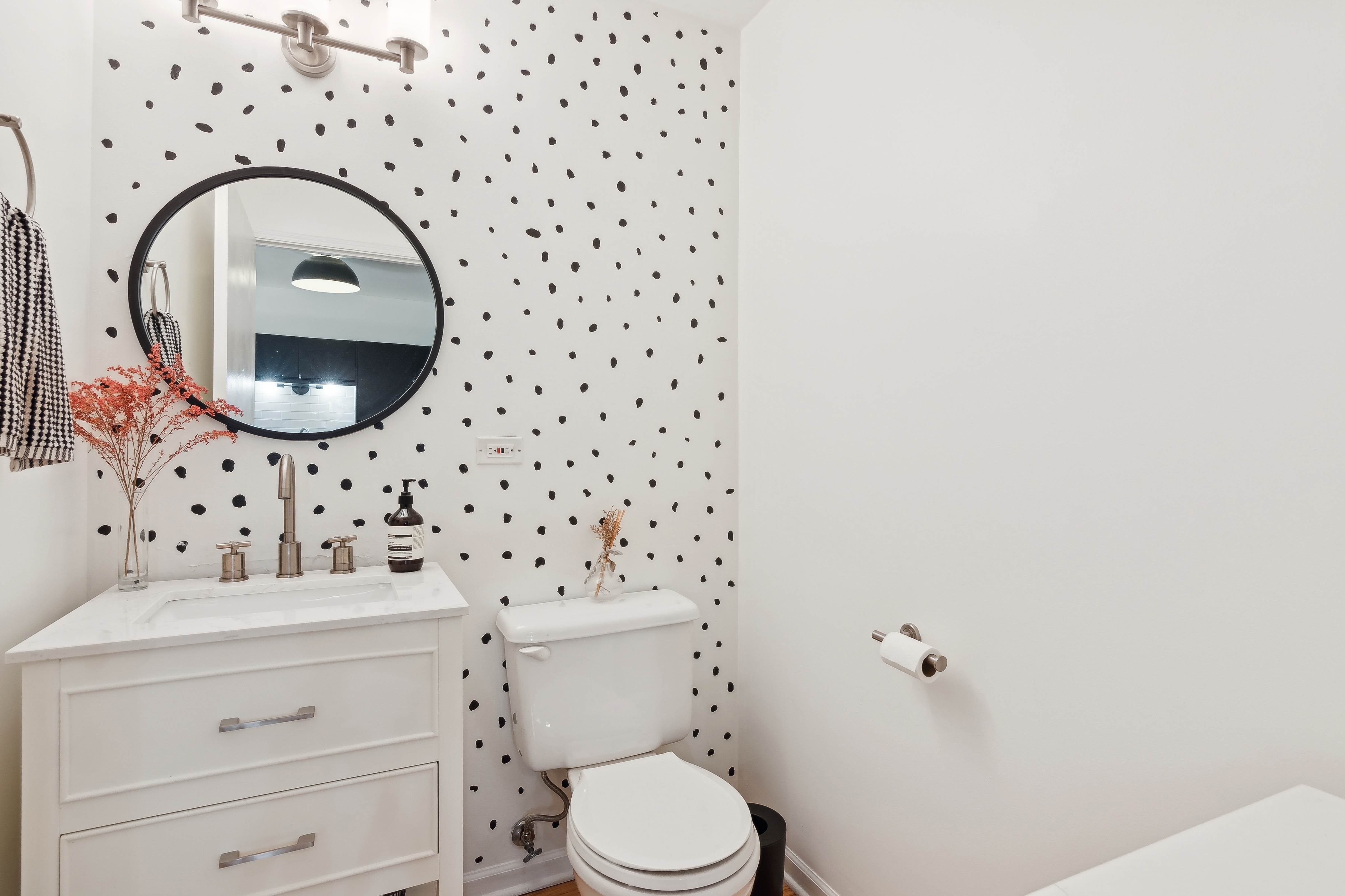 21 W Chestnut 1306 
