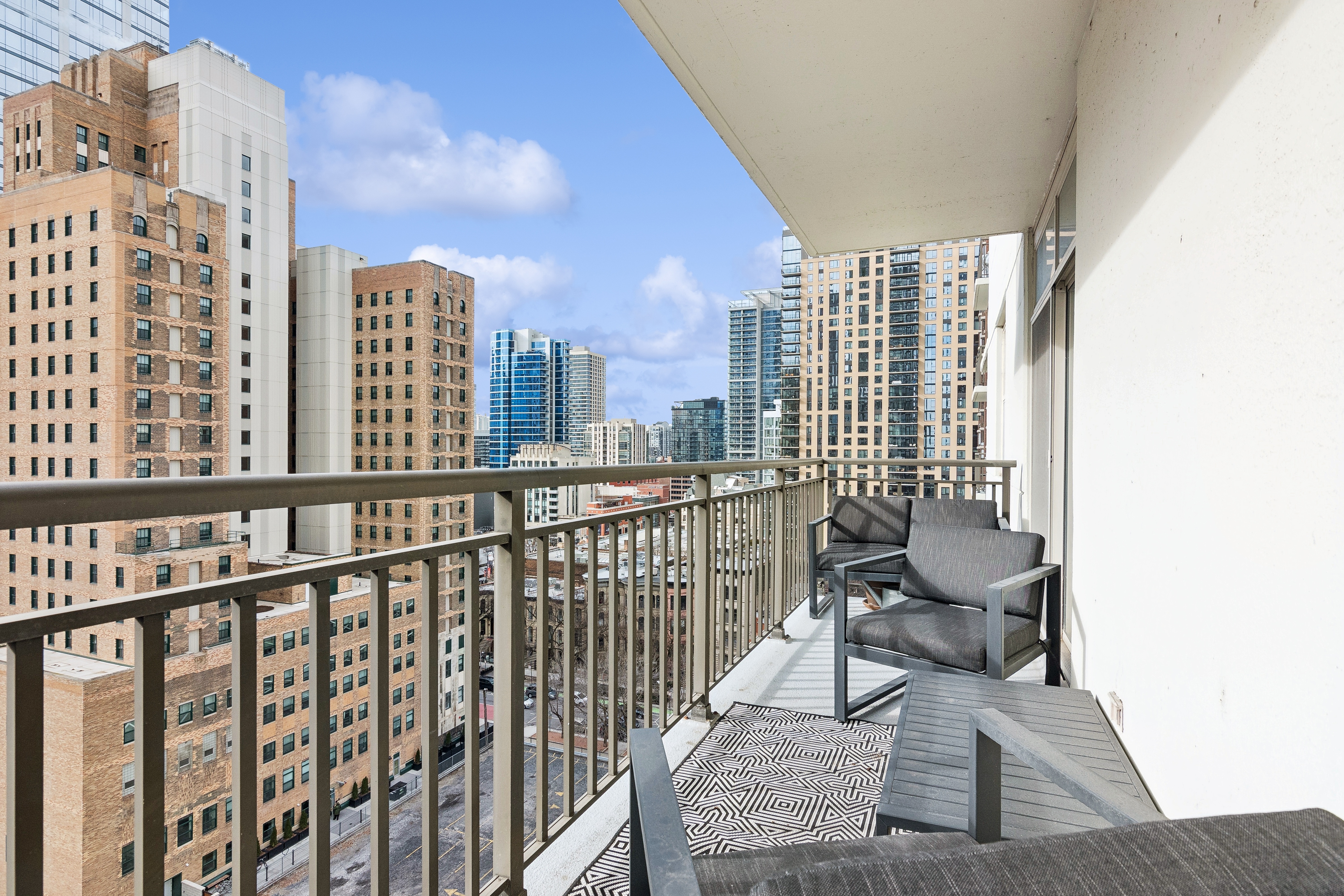 21 W Chestnut 1306 