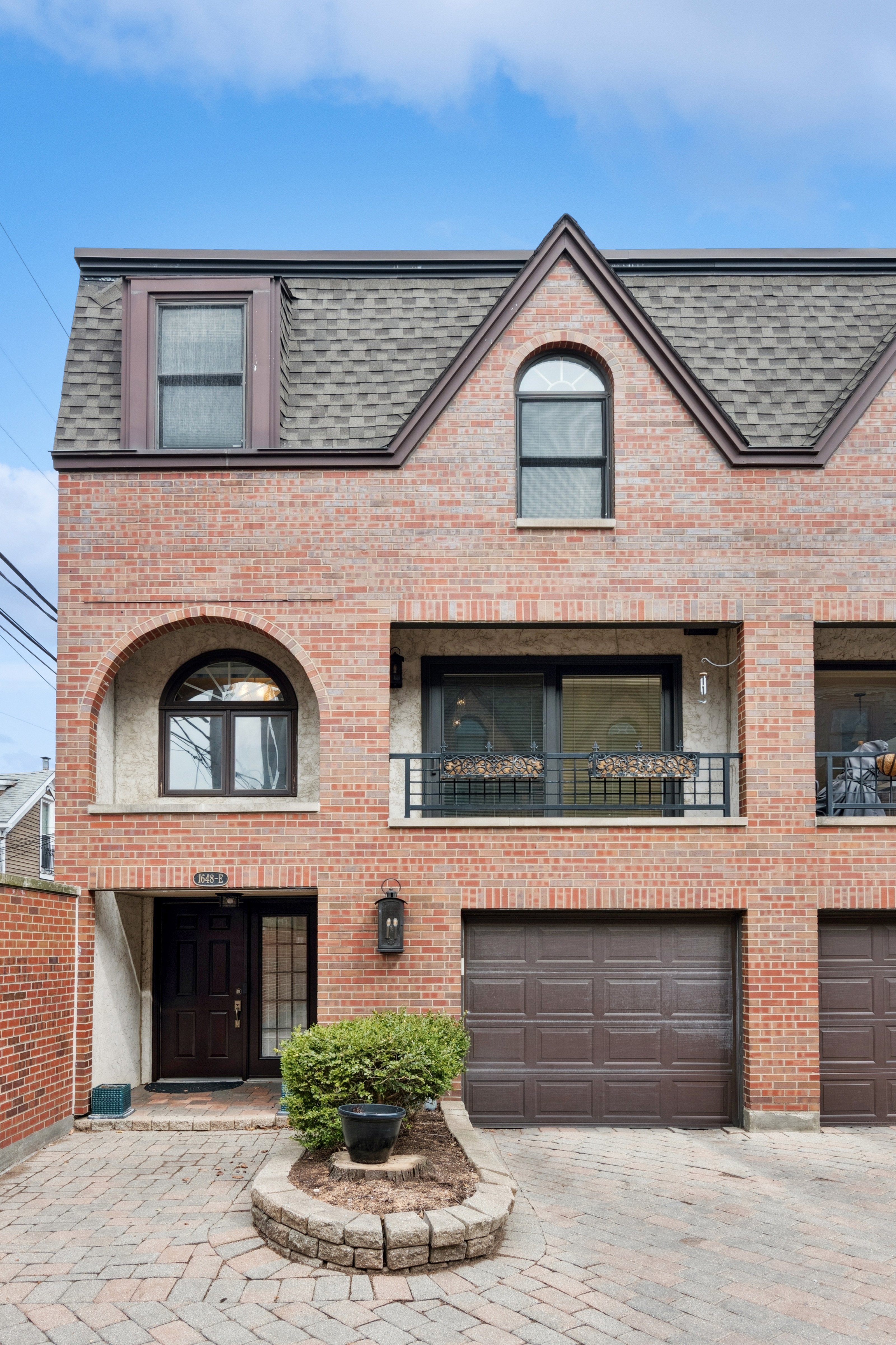 1648 N Burling E 