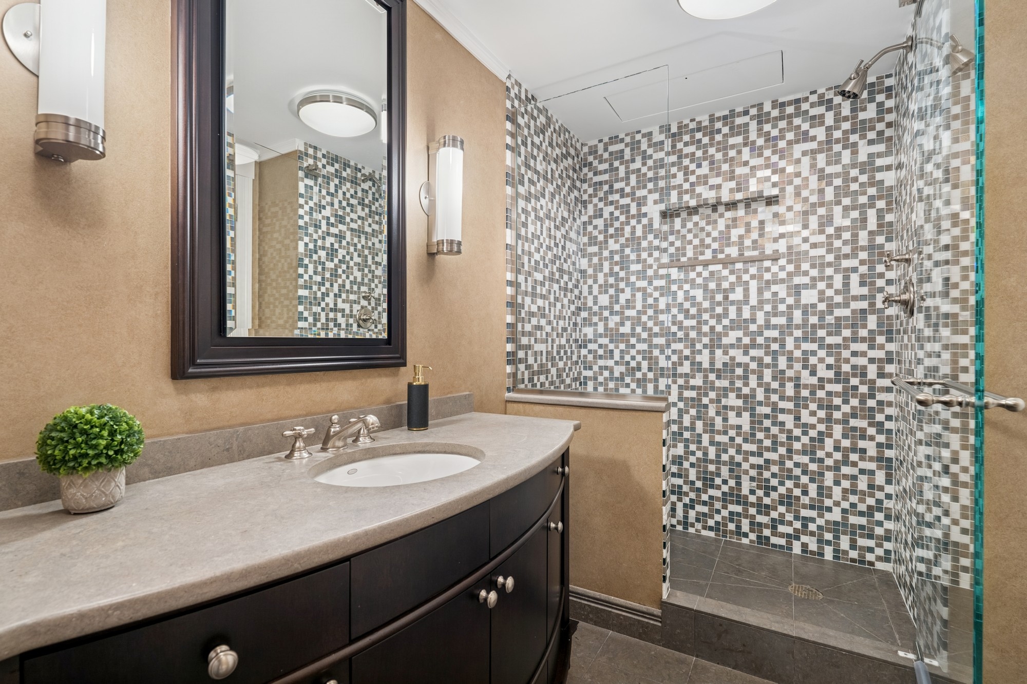 2120 N Lincoln Park West Unit# 5-6