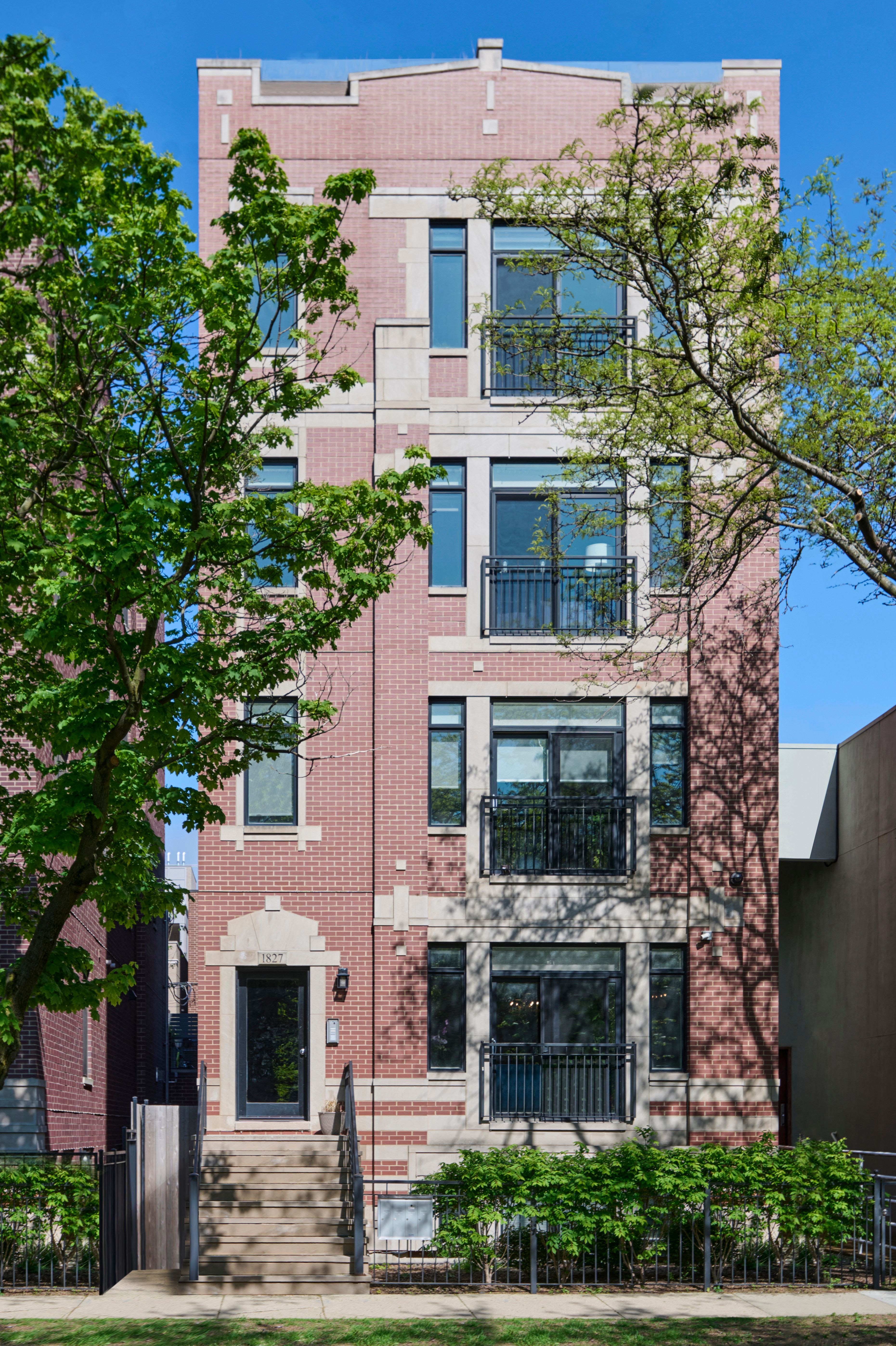 1827 N Larrabee 4 