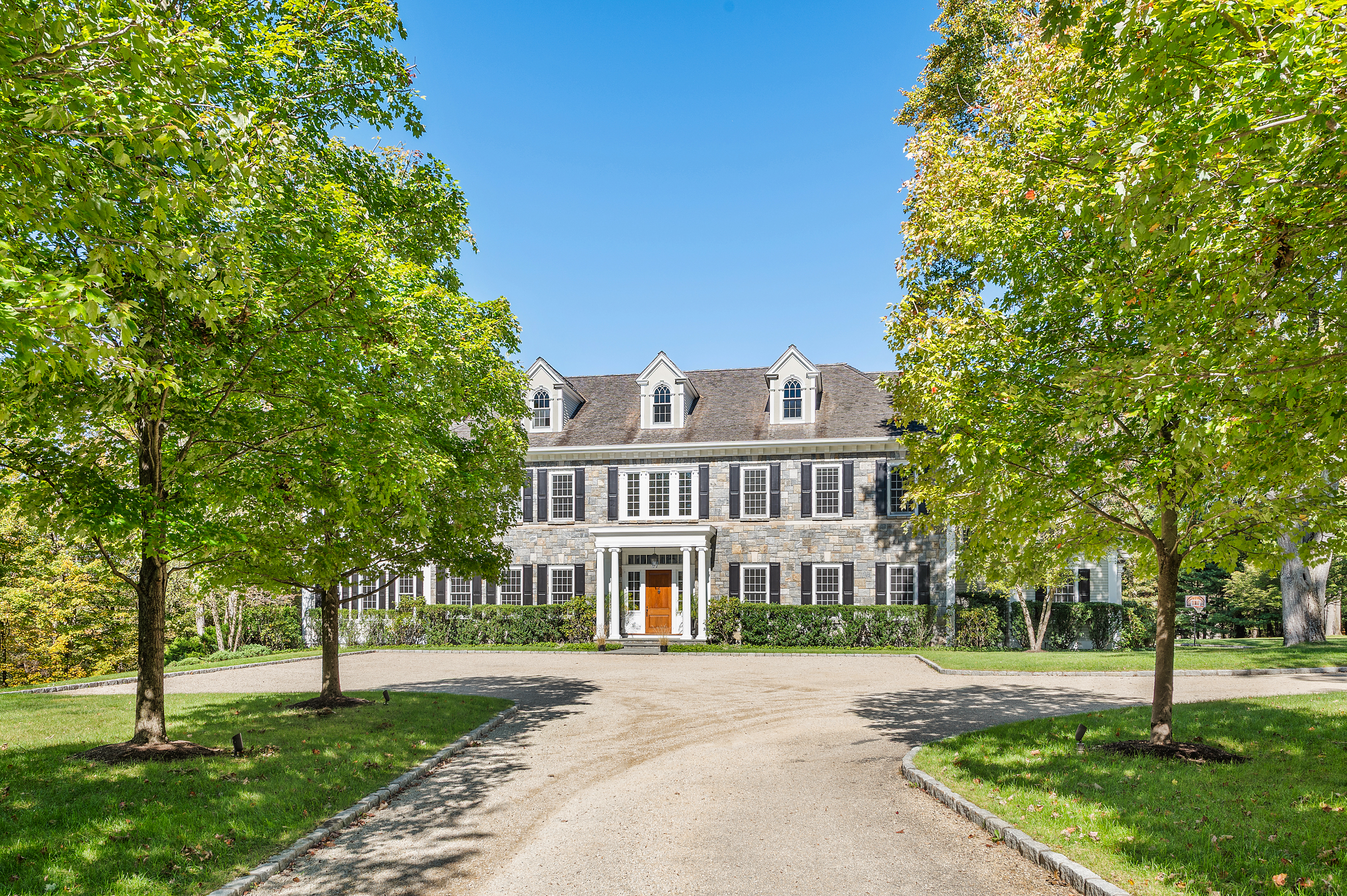895 Lake Avenue