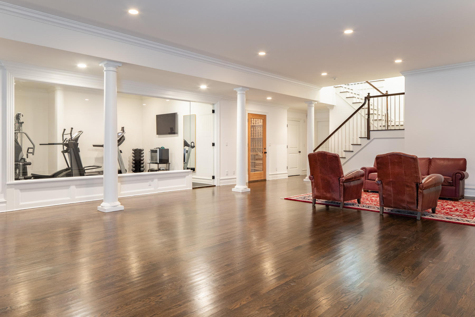 895 Lake Avenue