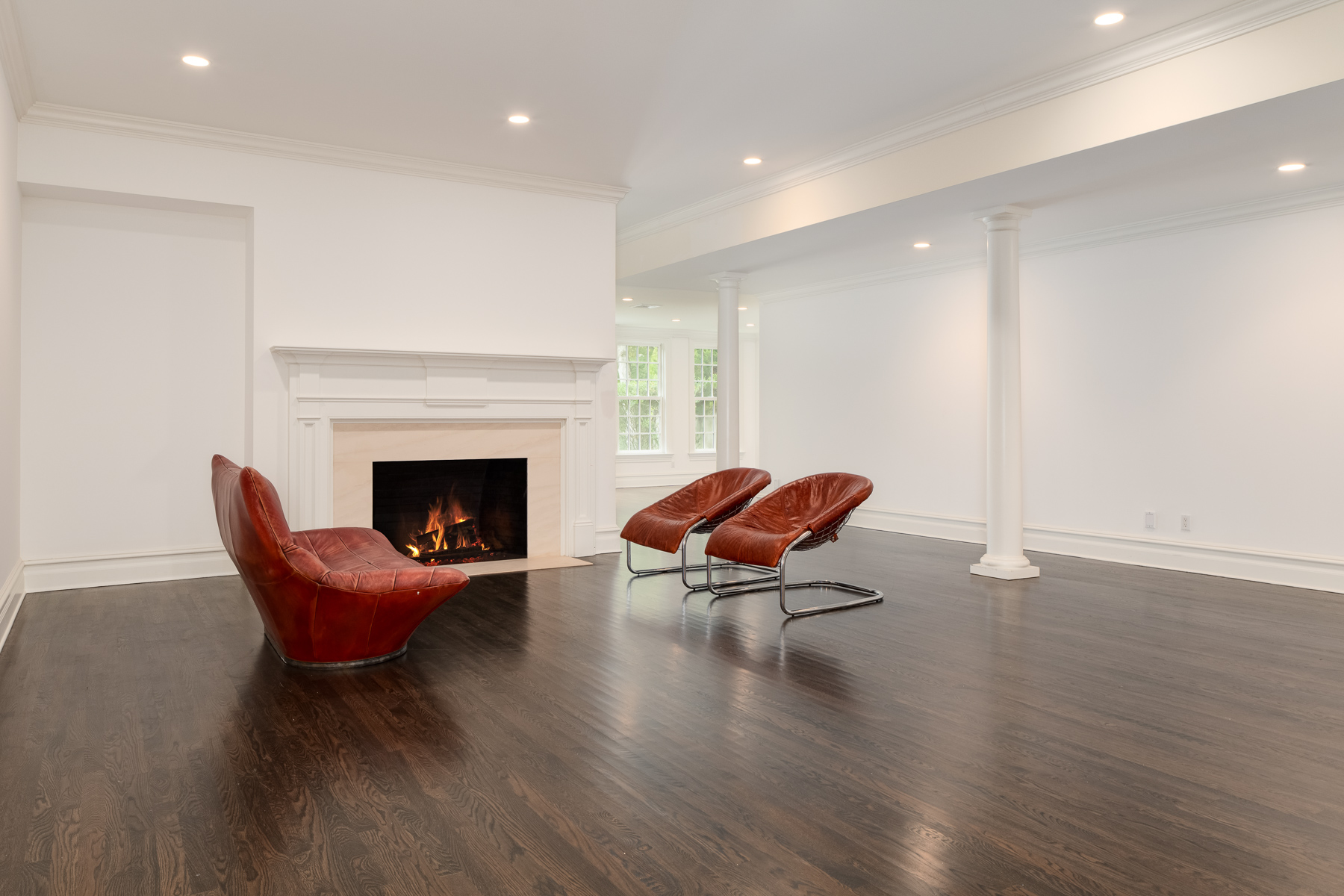 895 Lake Avenue
