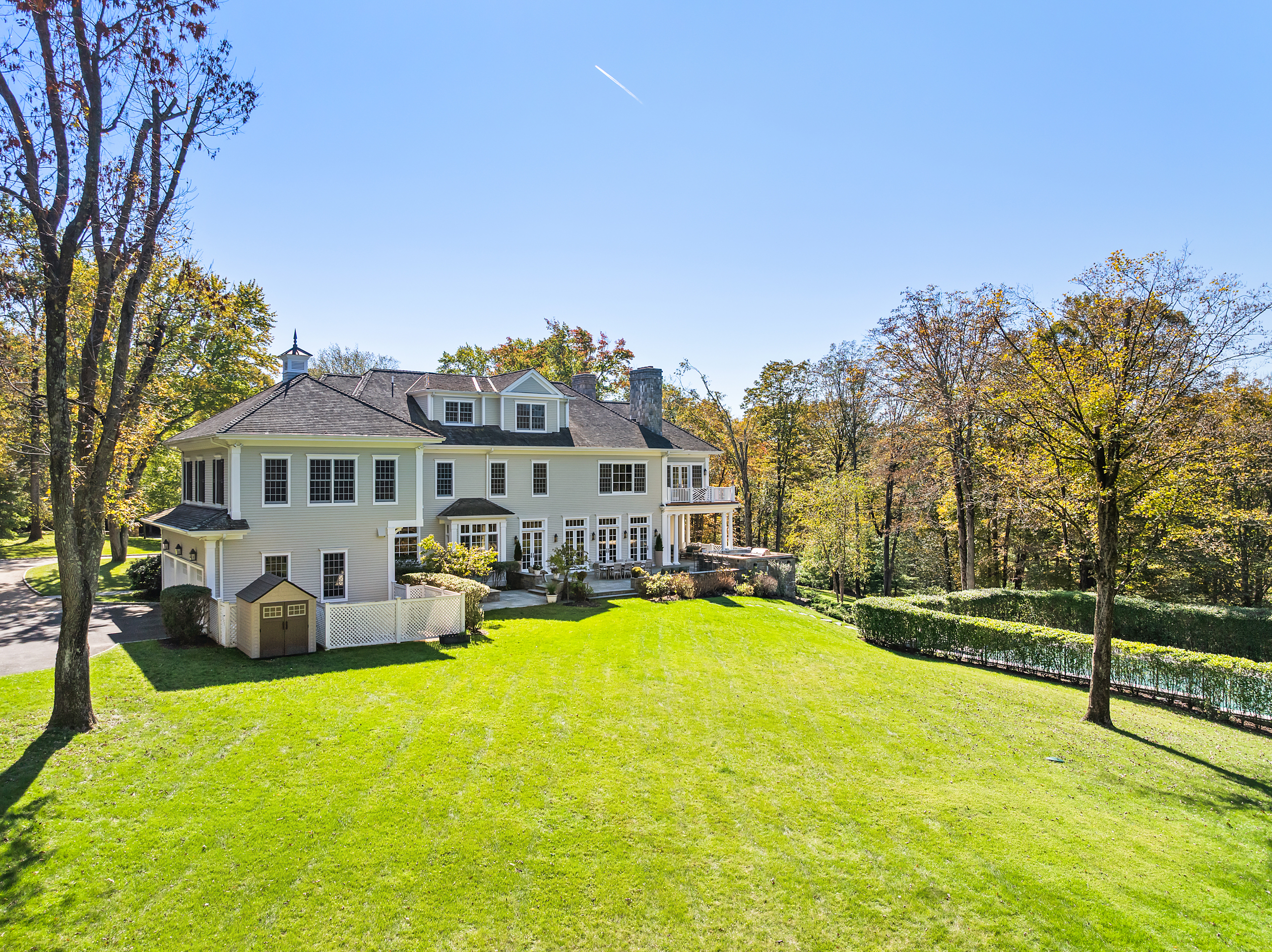 895 Lake Avenue