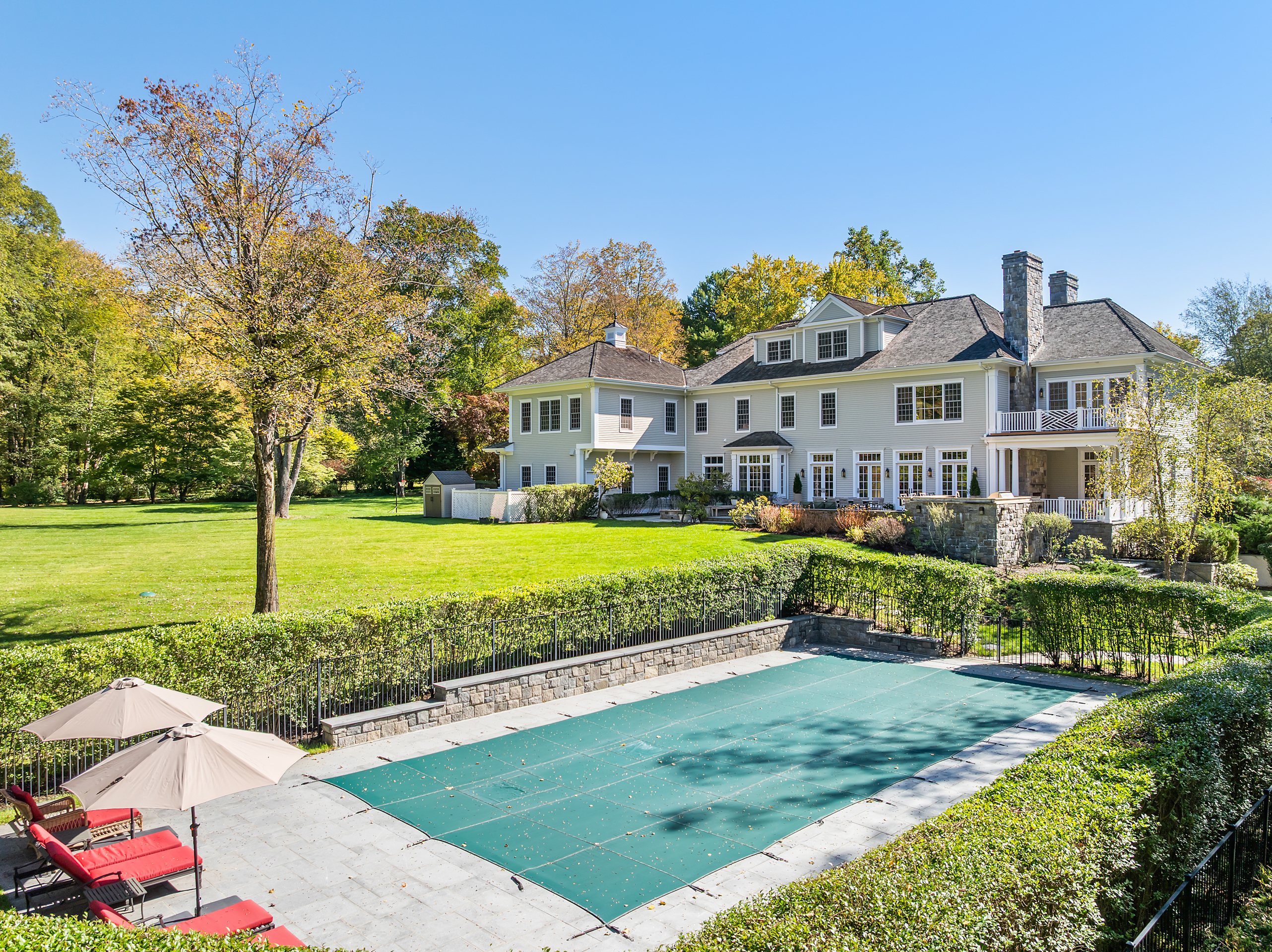 895 Lake Avenue
