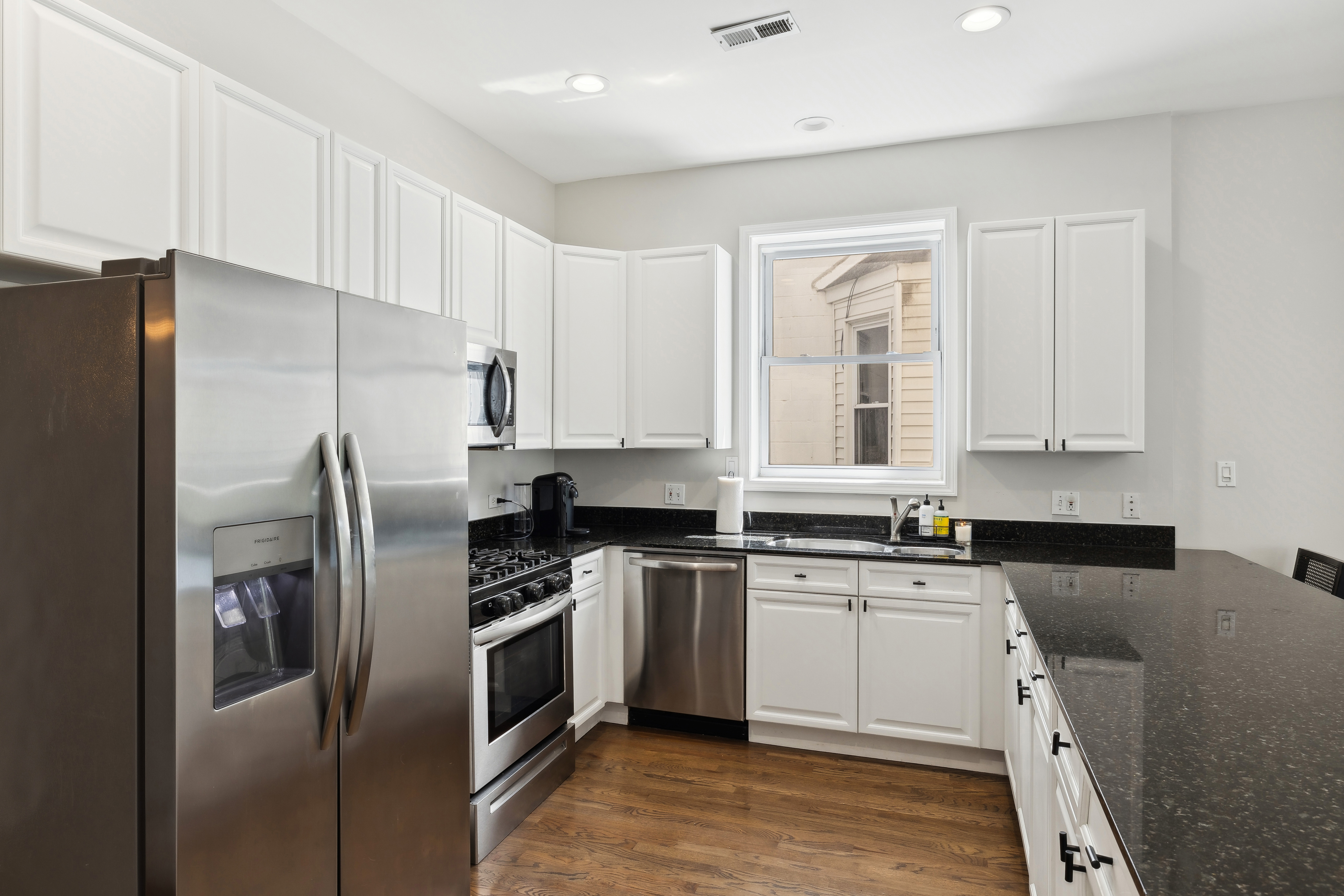 1730 W Diversey 2E 