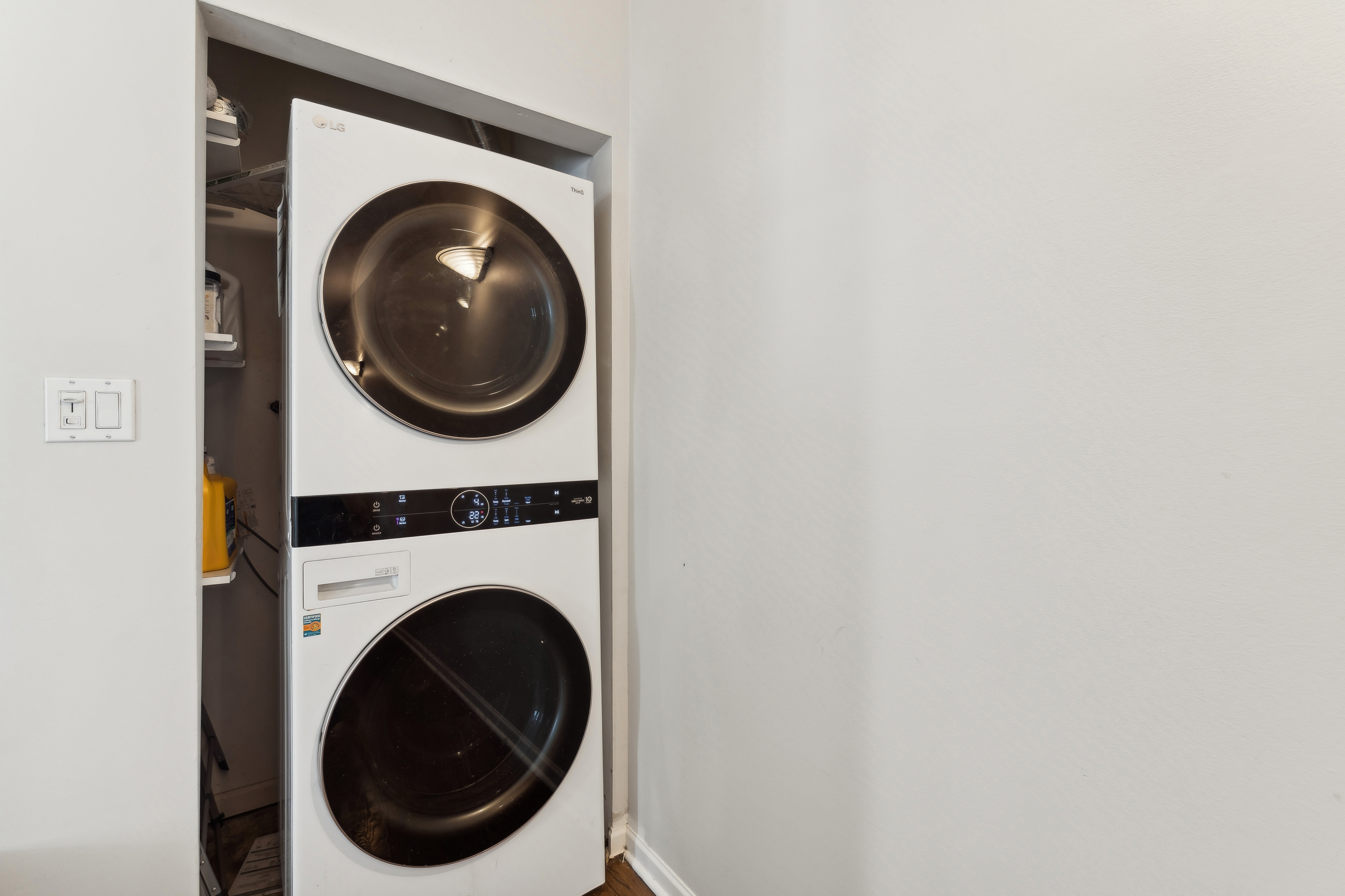 1730 W Diversey 2E 