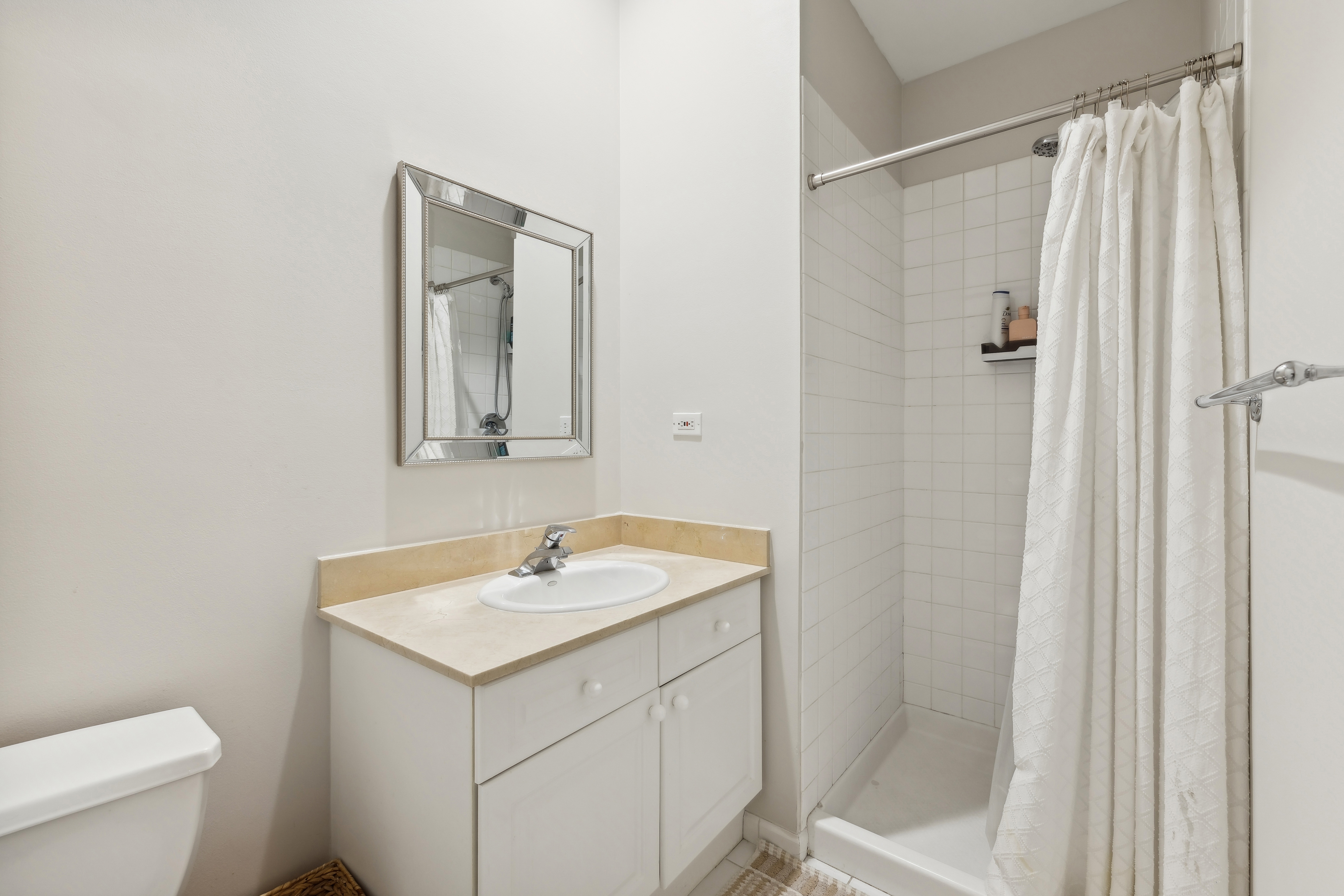 1730 W Diversey 2E 