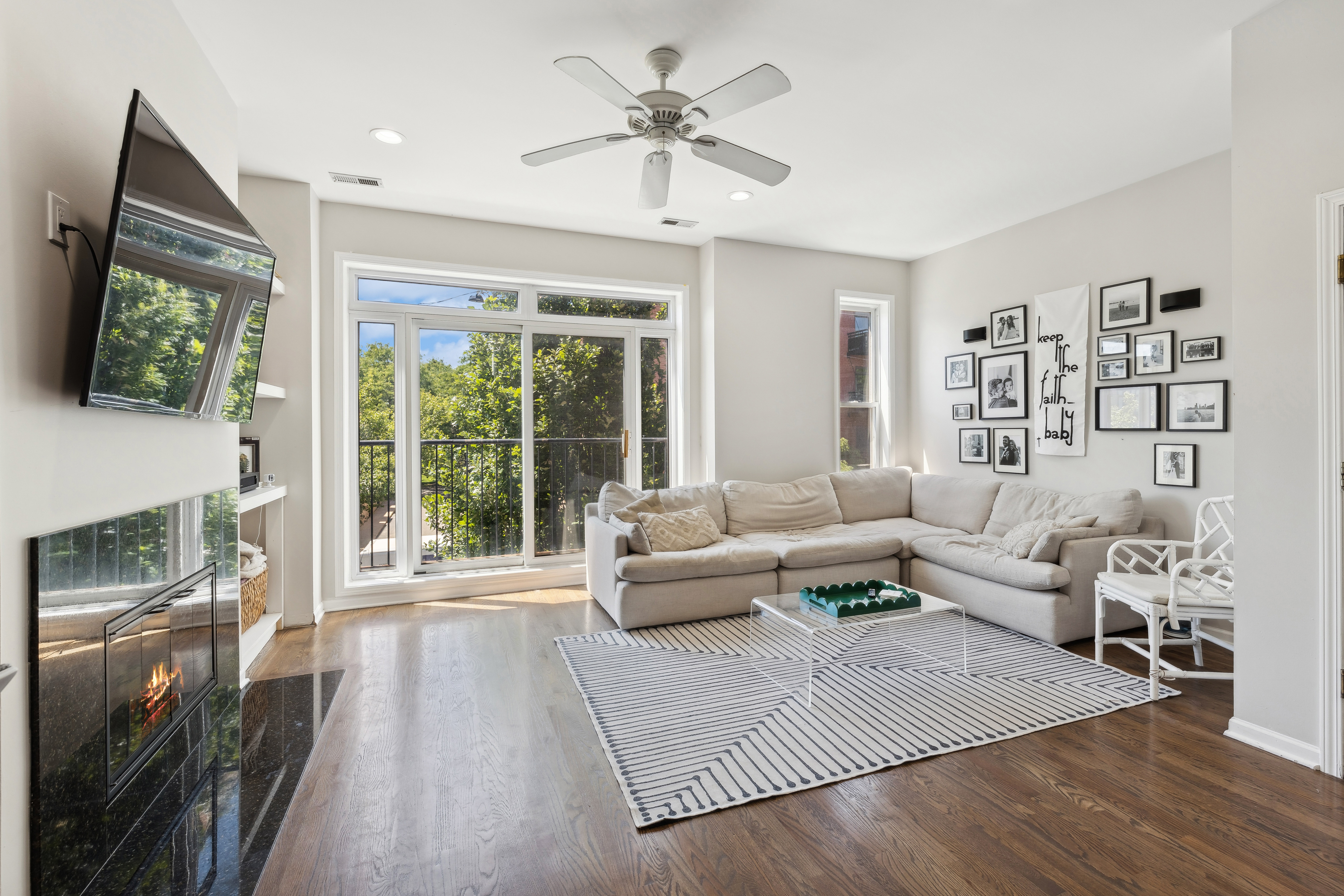 1730 W Diversey 2E 