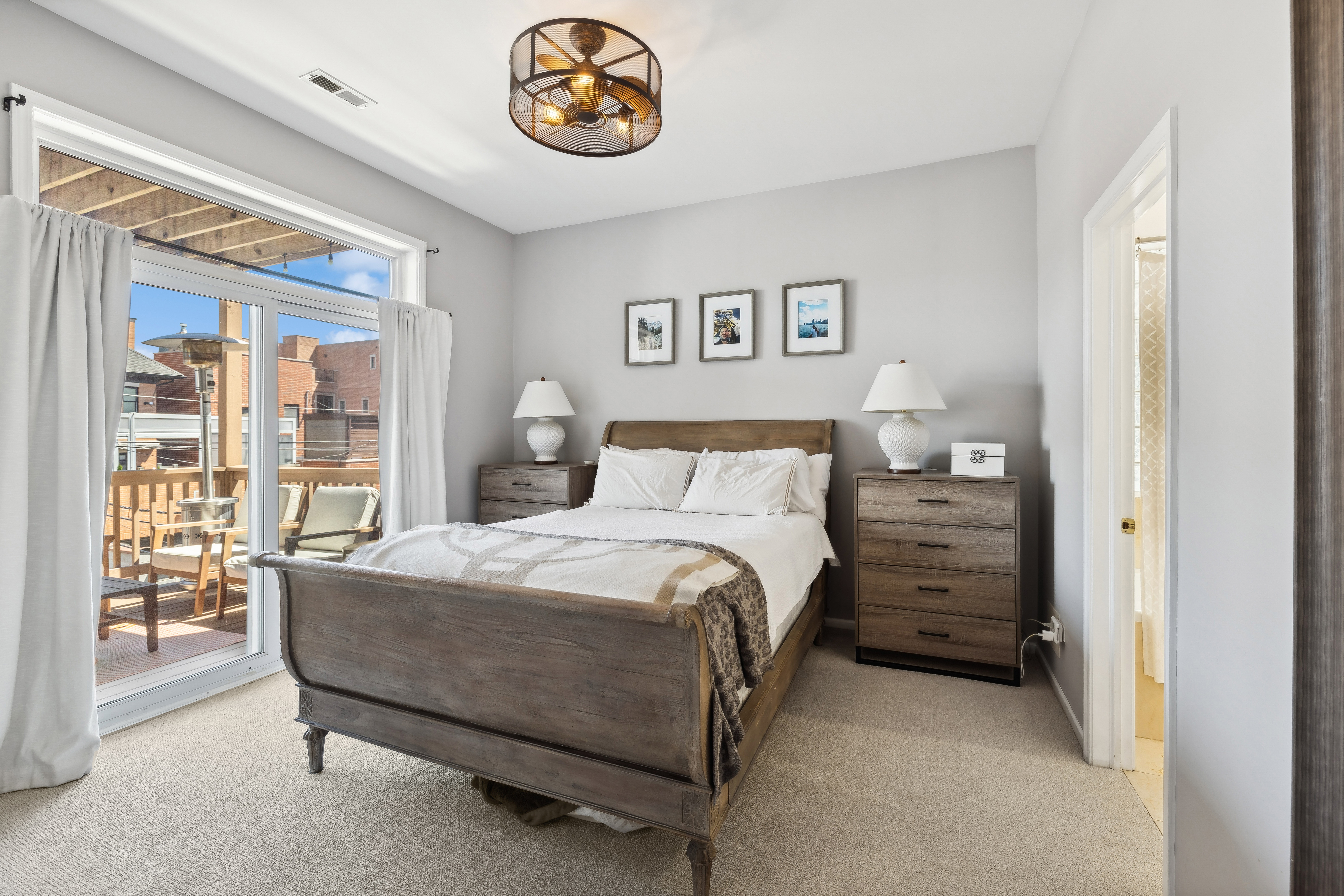 1730 W Diversey 2E 