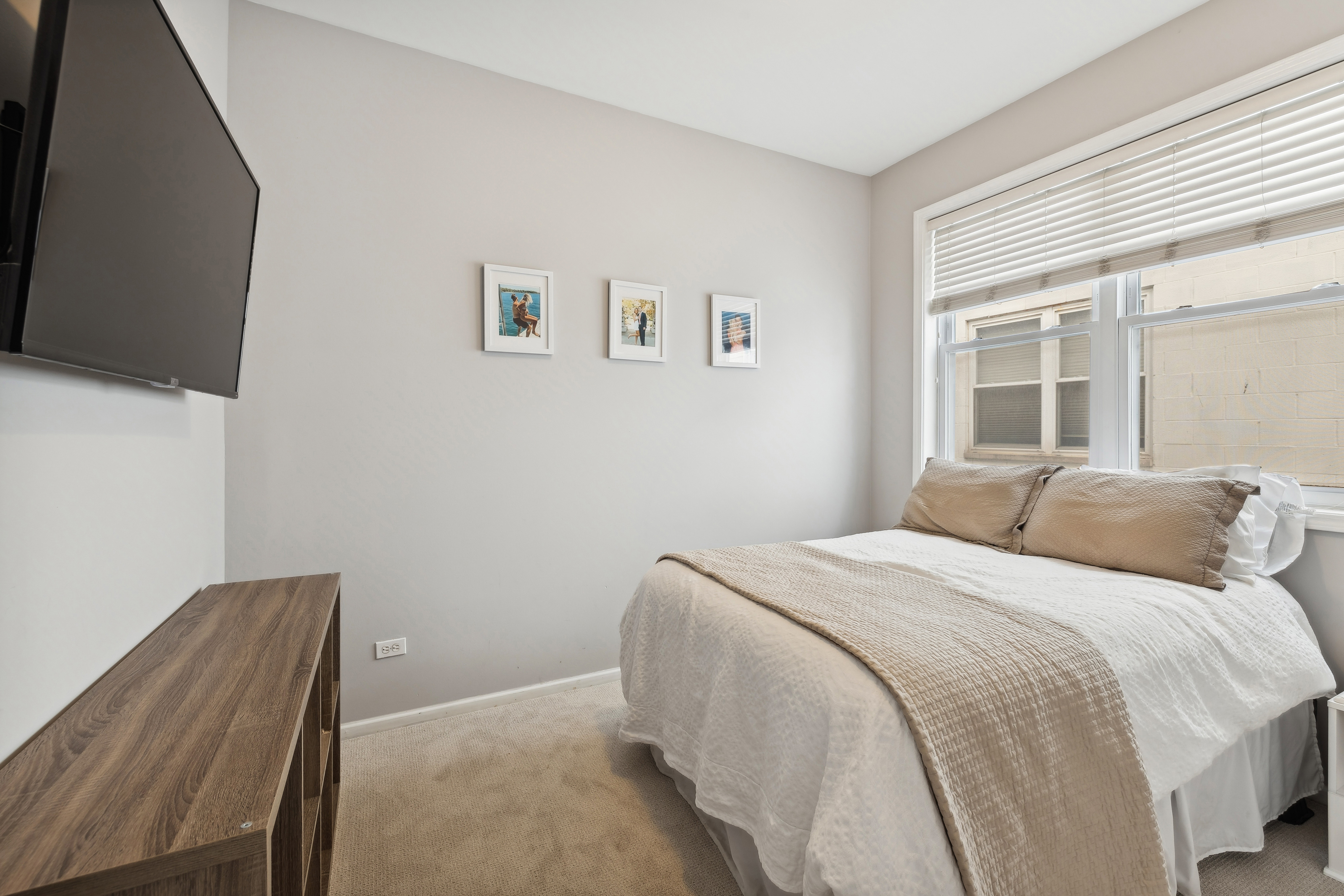 1730 W Diversey 2E 