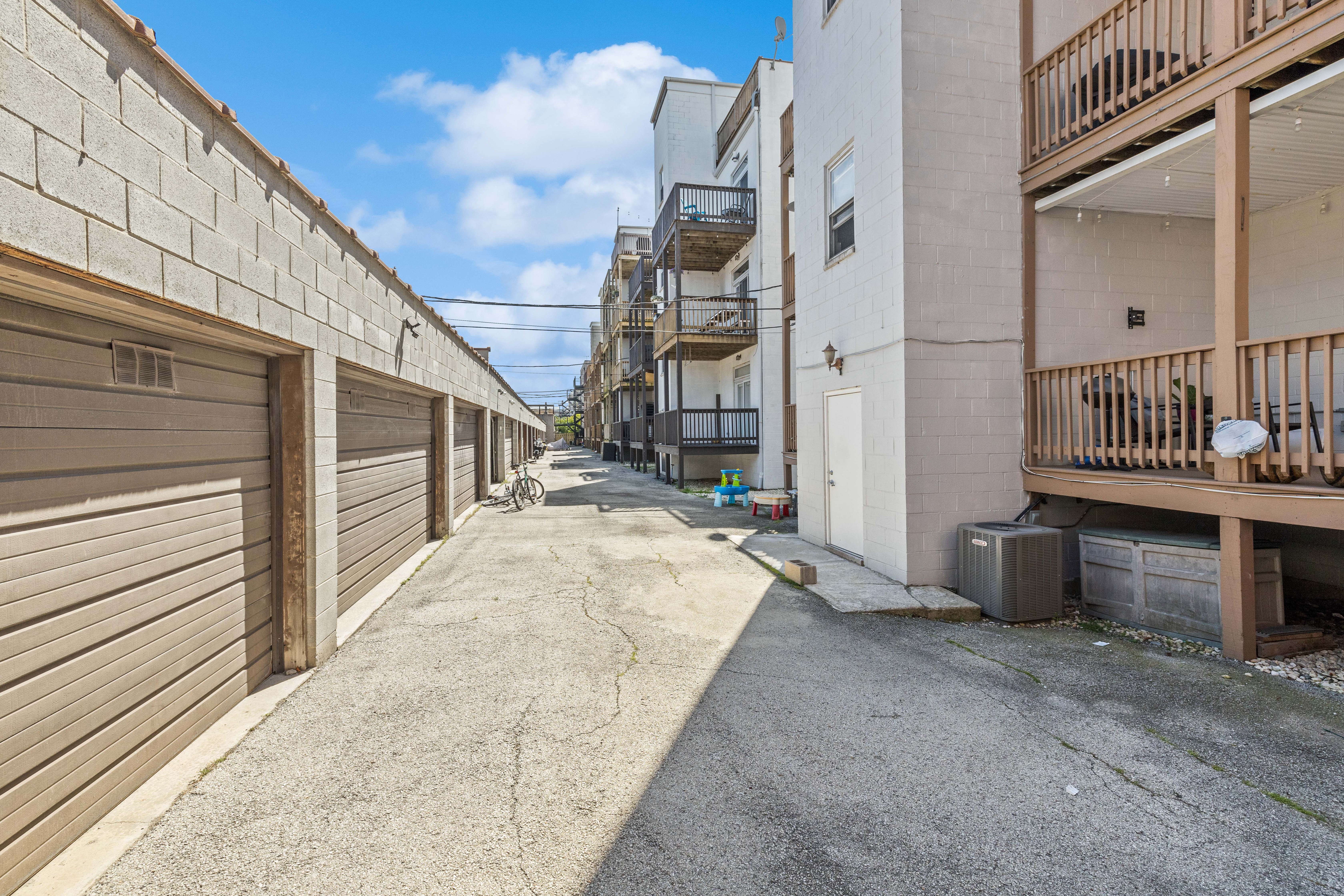 1730 W Diversey 2E 