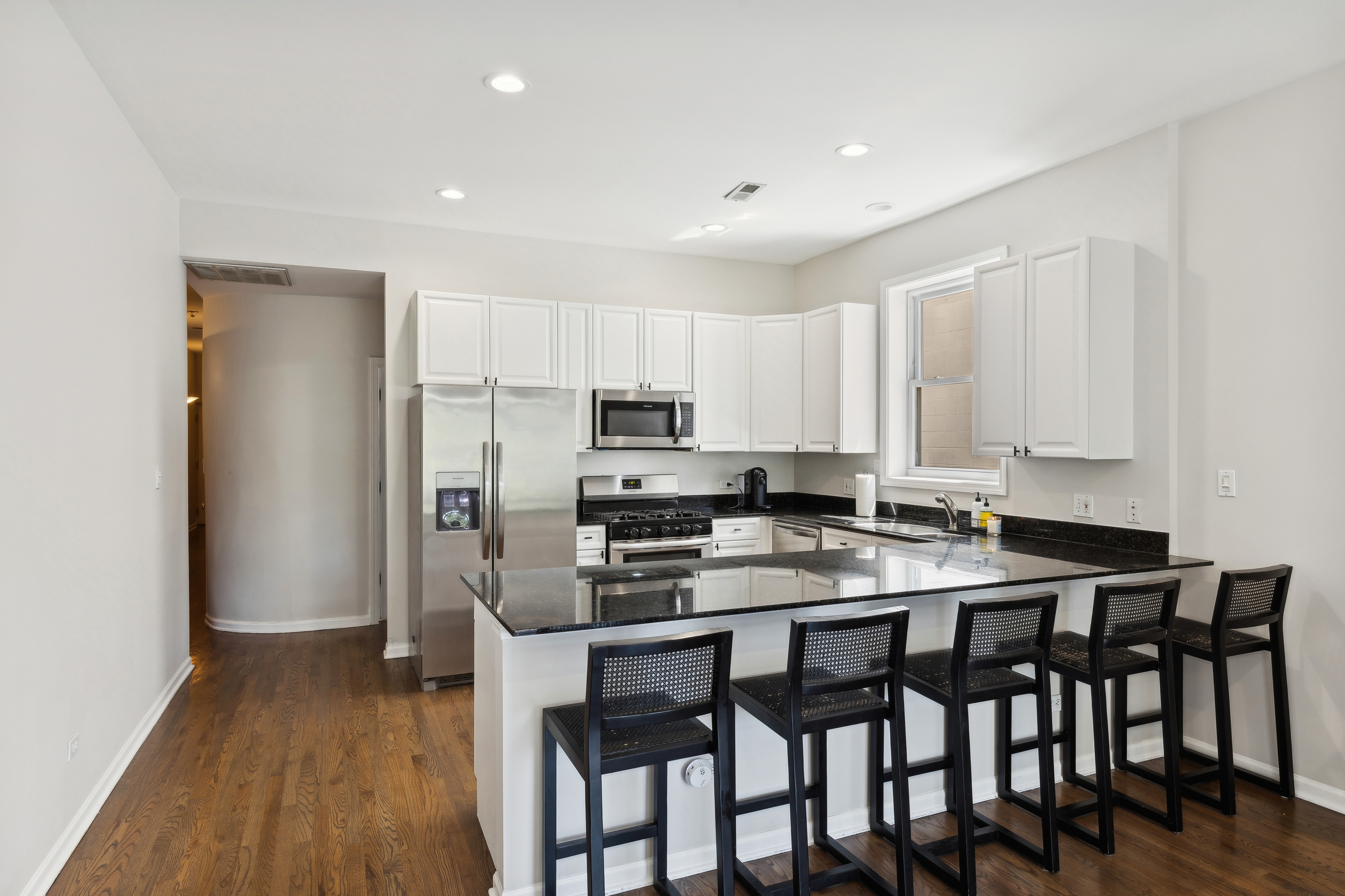 1730 W Diversey 2E 